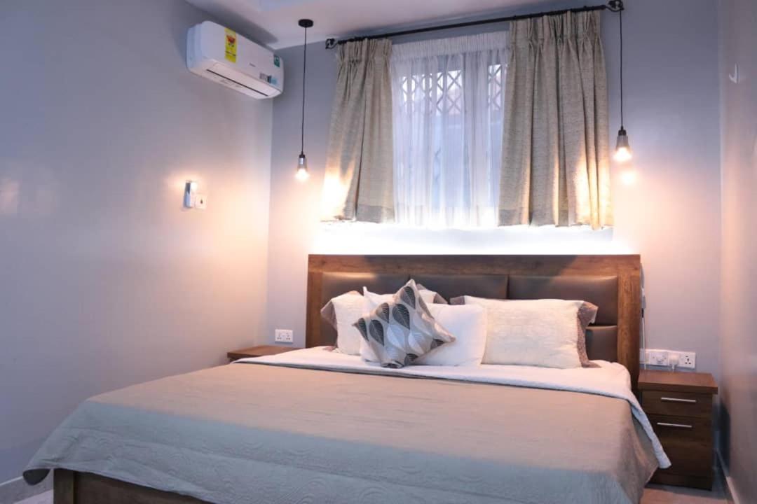 Deluxe King Suite photo 1