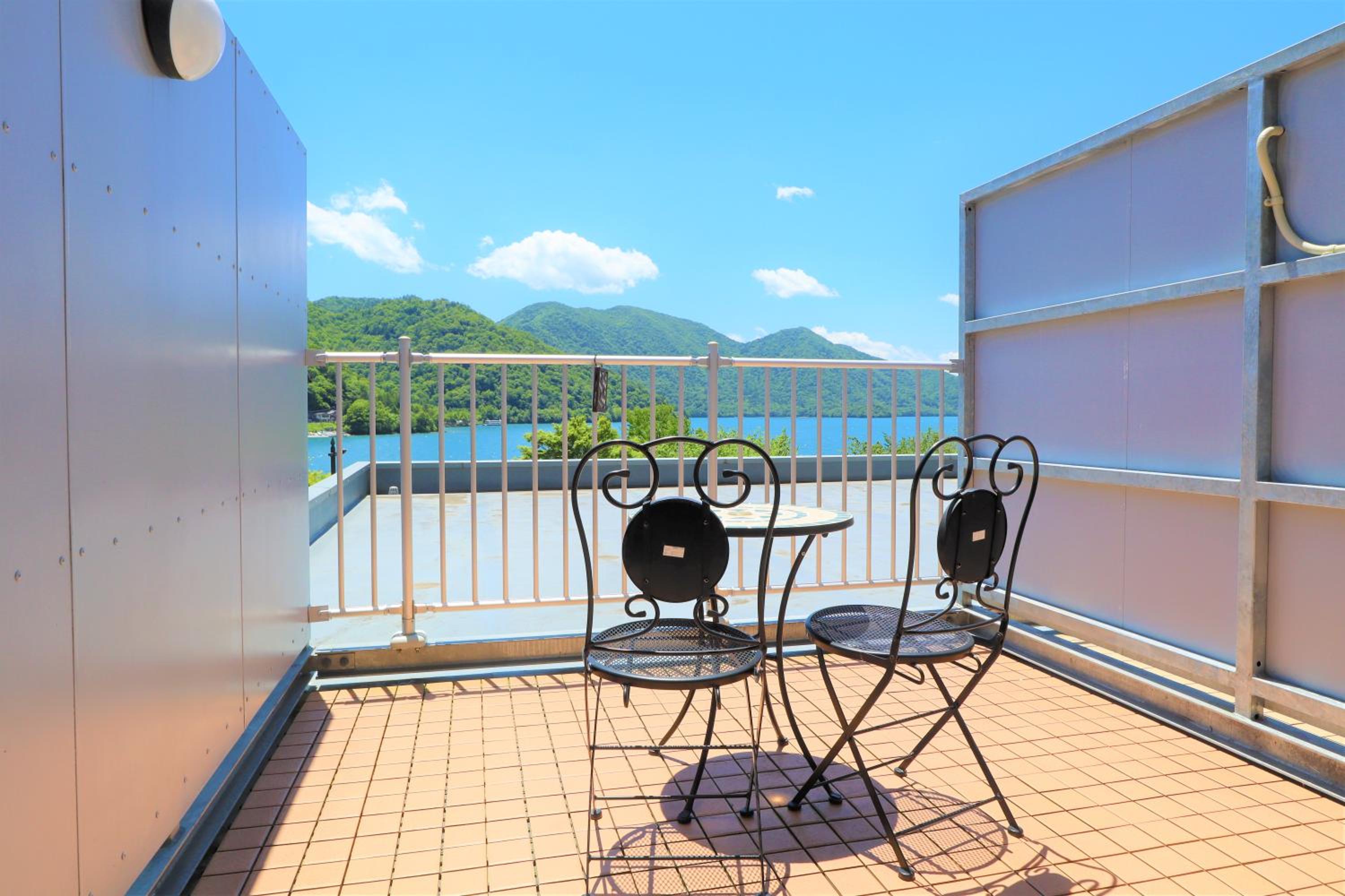 Deluxe Twin Room with Lake View