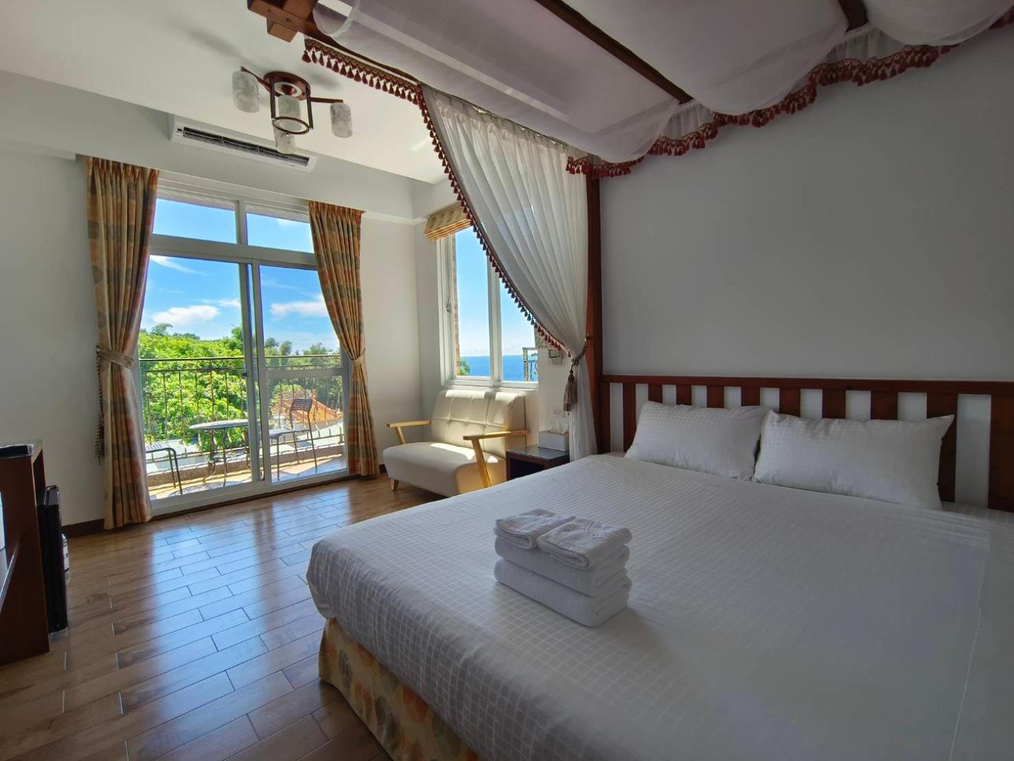 Villa - Photo 2