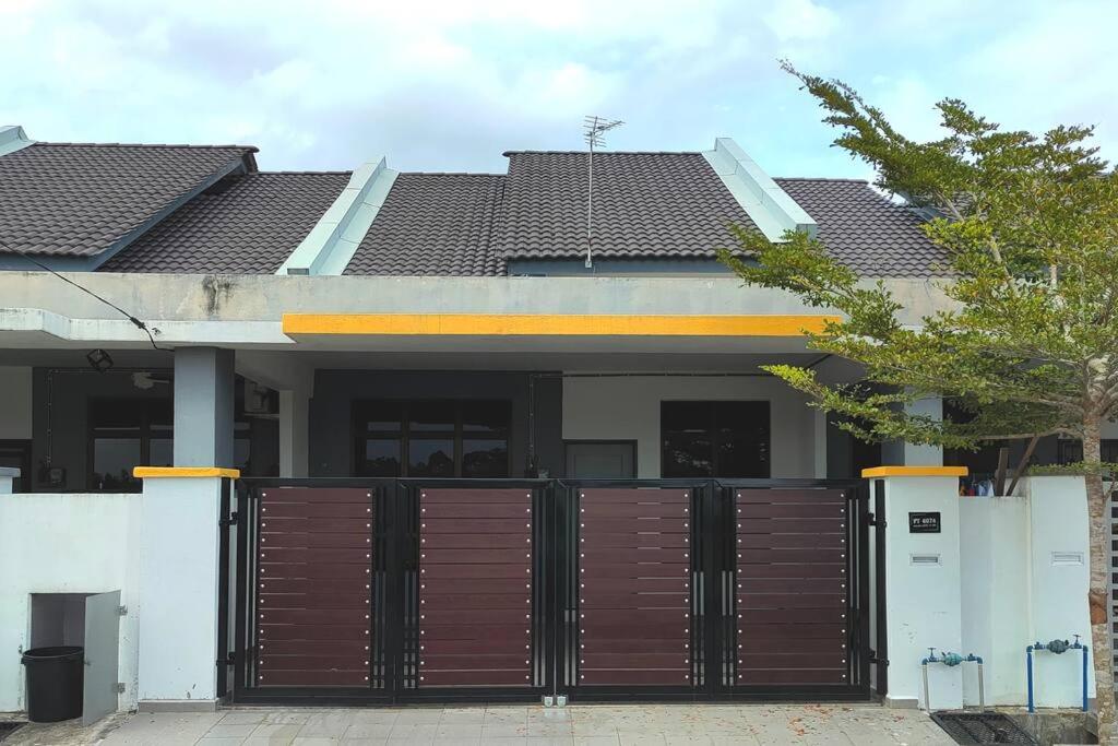 Four-Bedroom House photo 1
