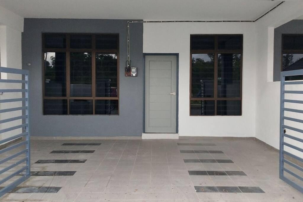 Four-Bedroom House photo 2