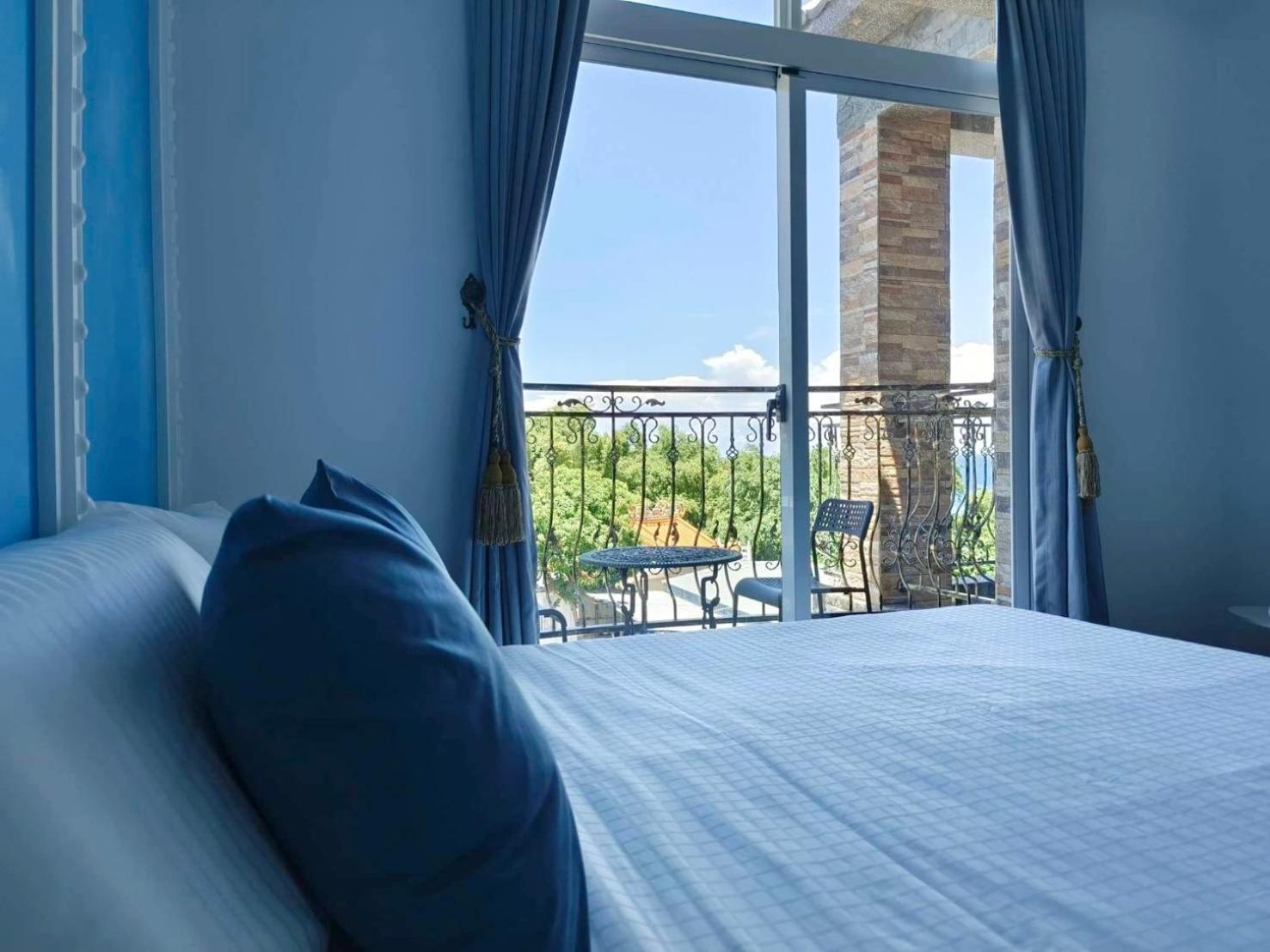 Quadruple Room with Balcony - Photo 5