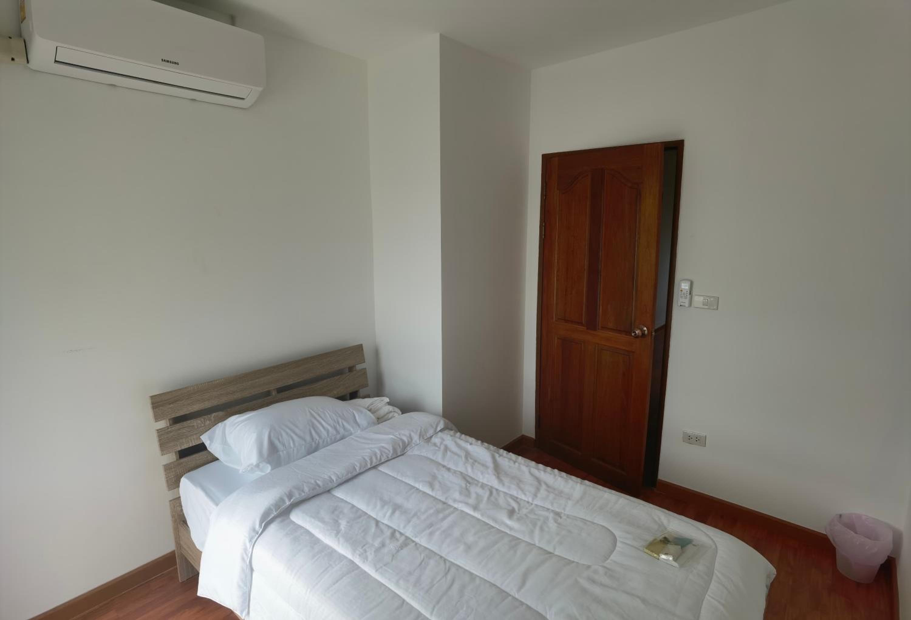 Standard Single Room With Shared Bathroom