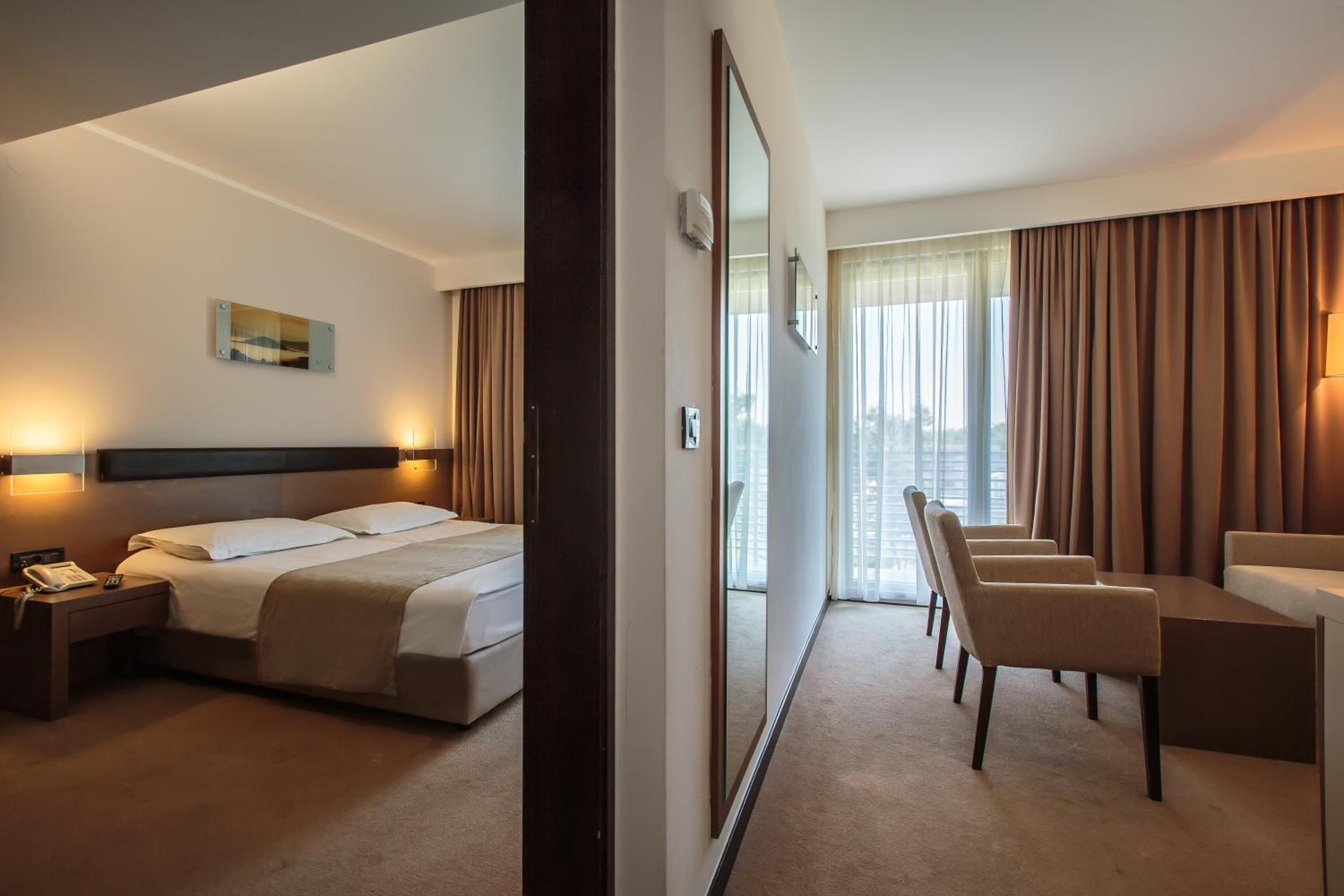 Suite with Balcony - Photo 5