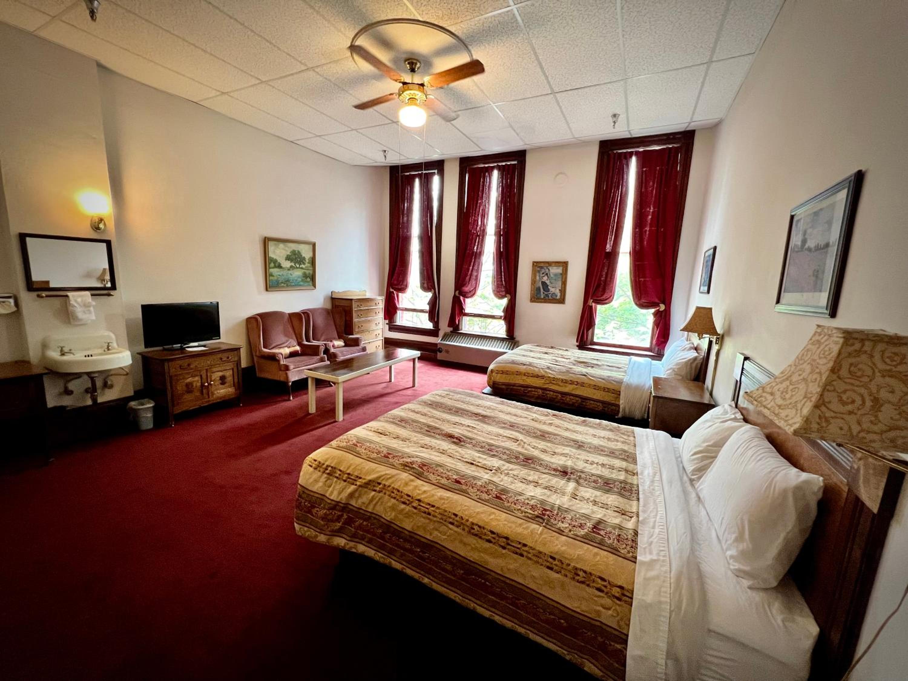 Queen Room with Two Queen Beds  - No pets photo 1