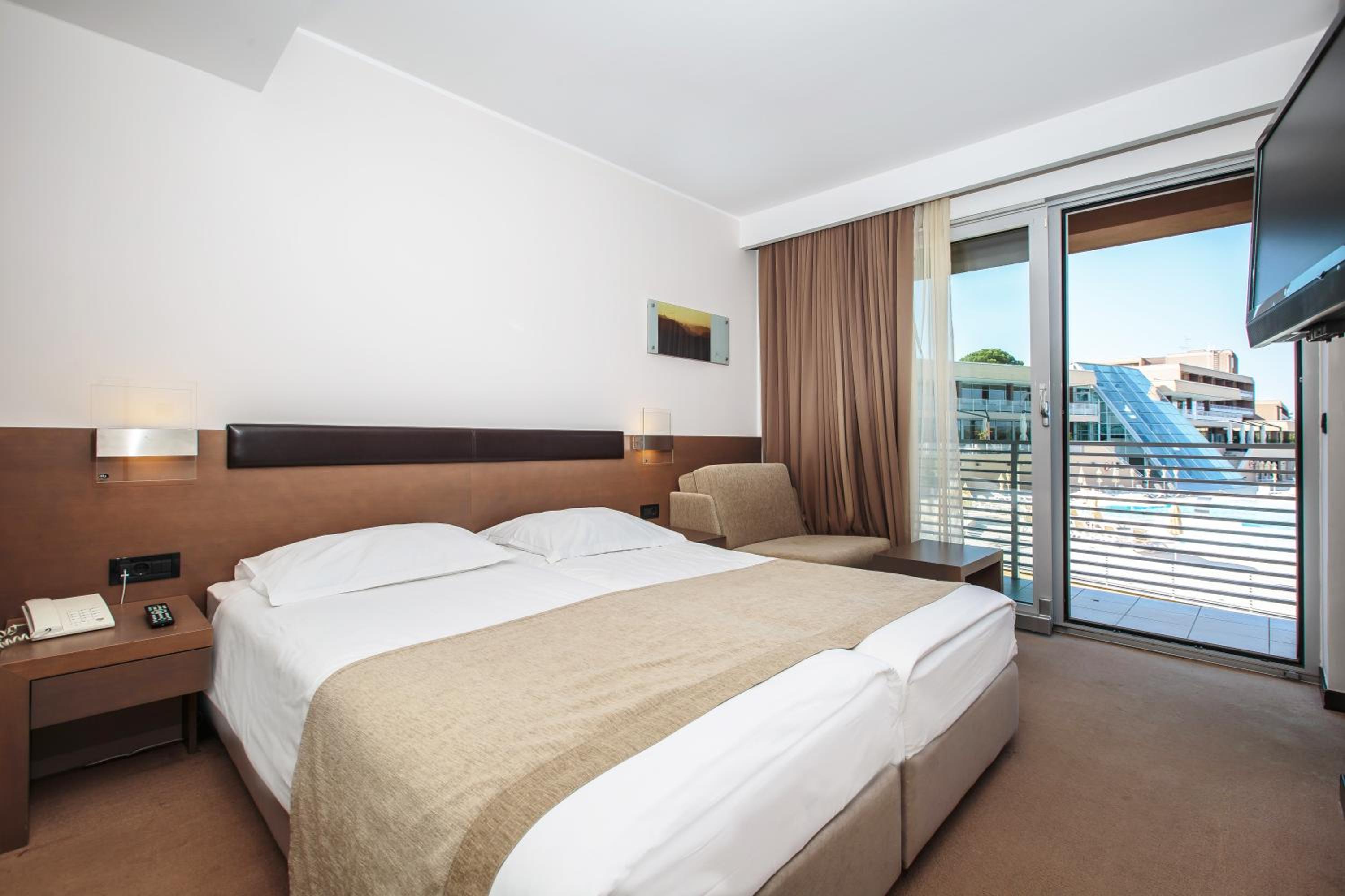 Premium Room with Balcony and Sea View - Photo 3