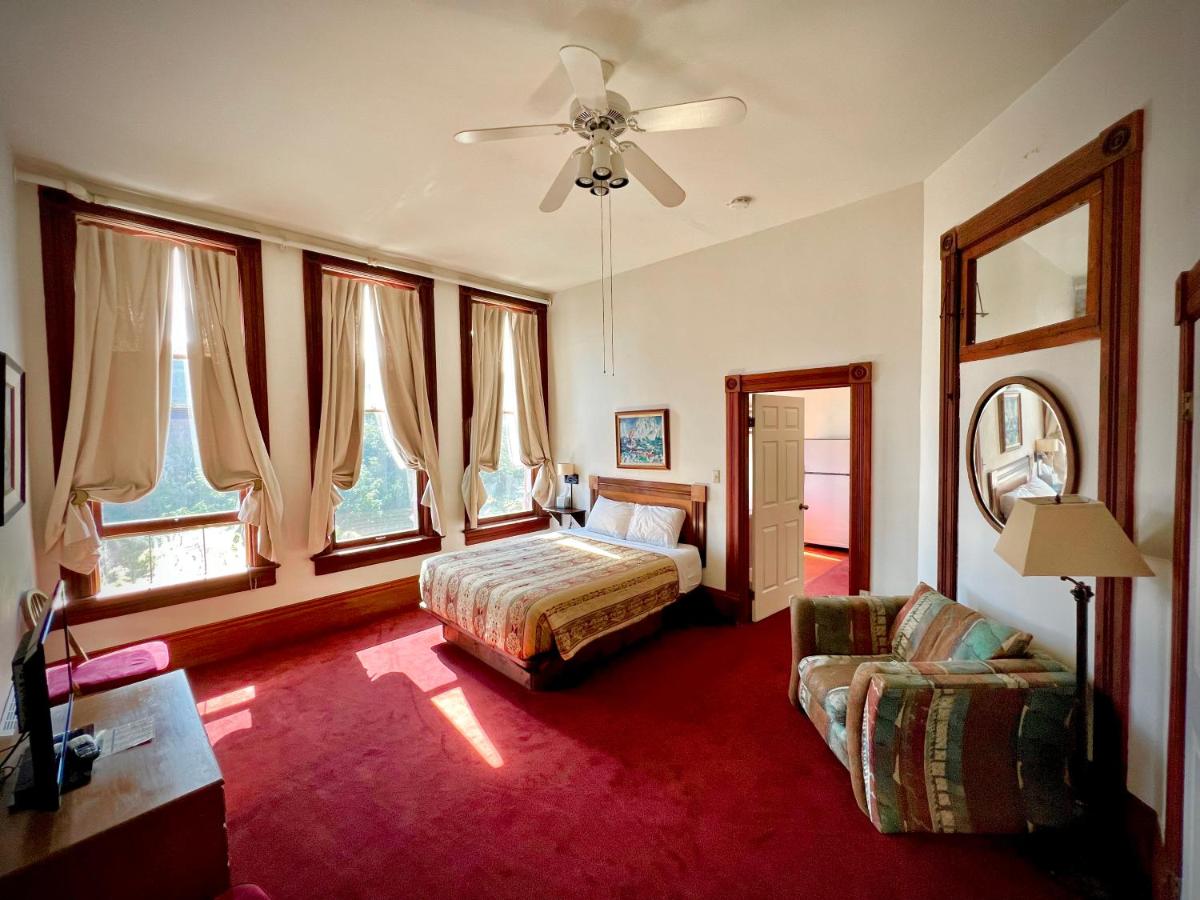 Suite # 16 - No pets photo 3
