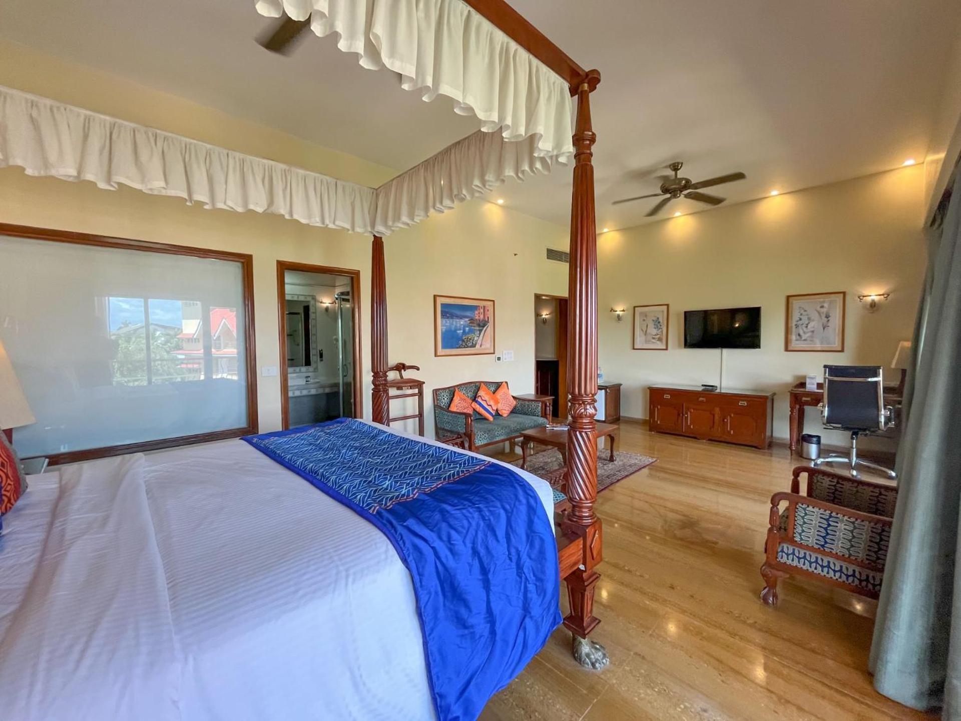 Suite Room - Photo 15