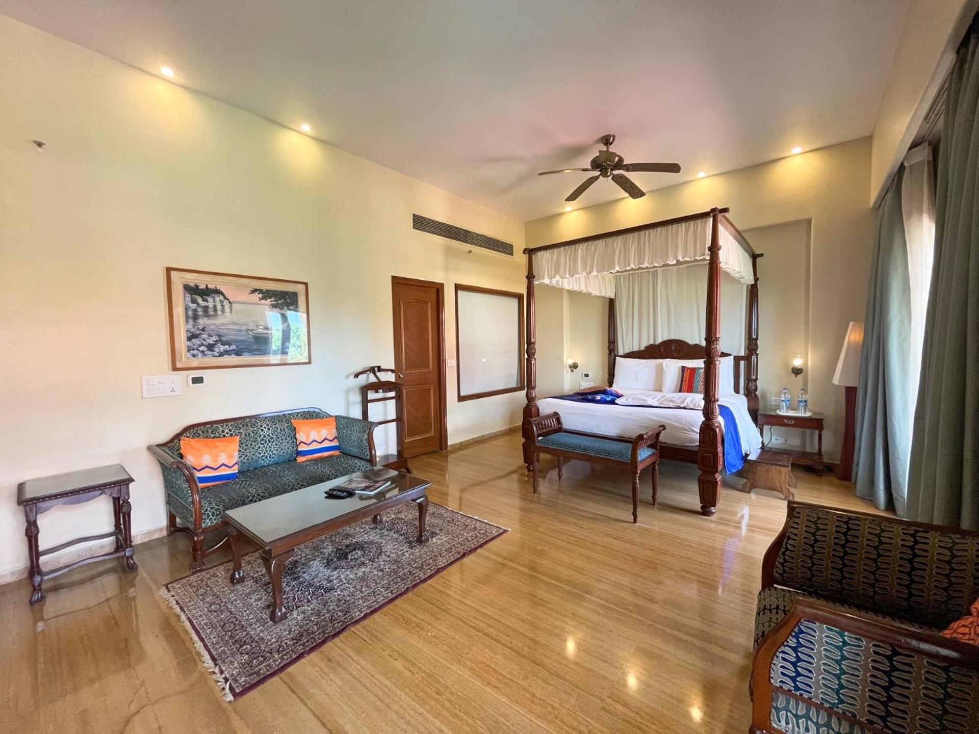 Suite Room - Photo 14