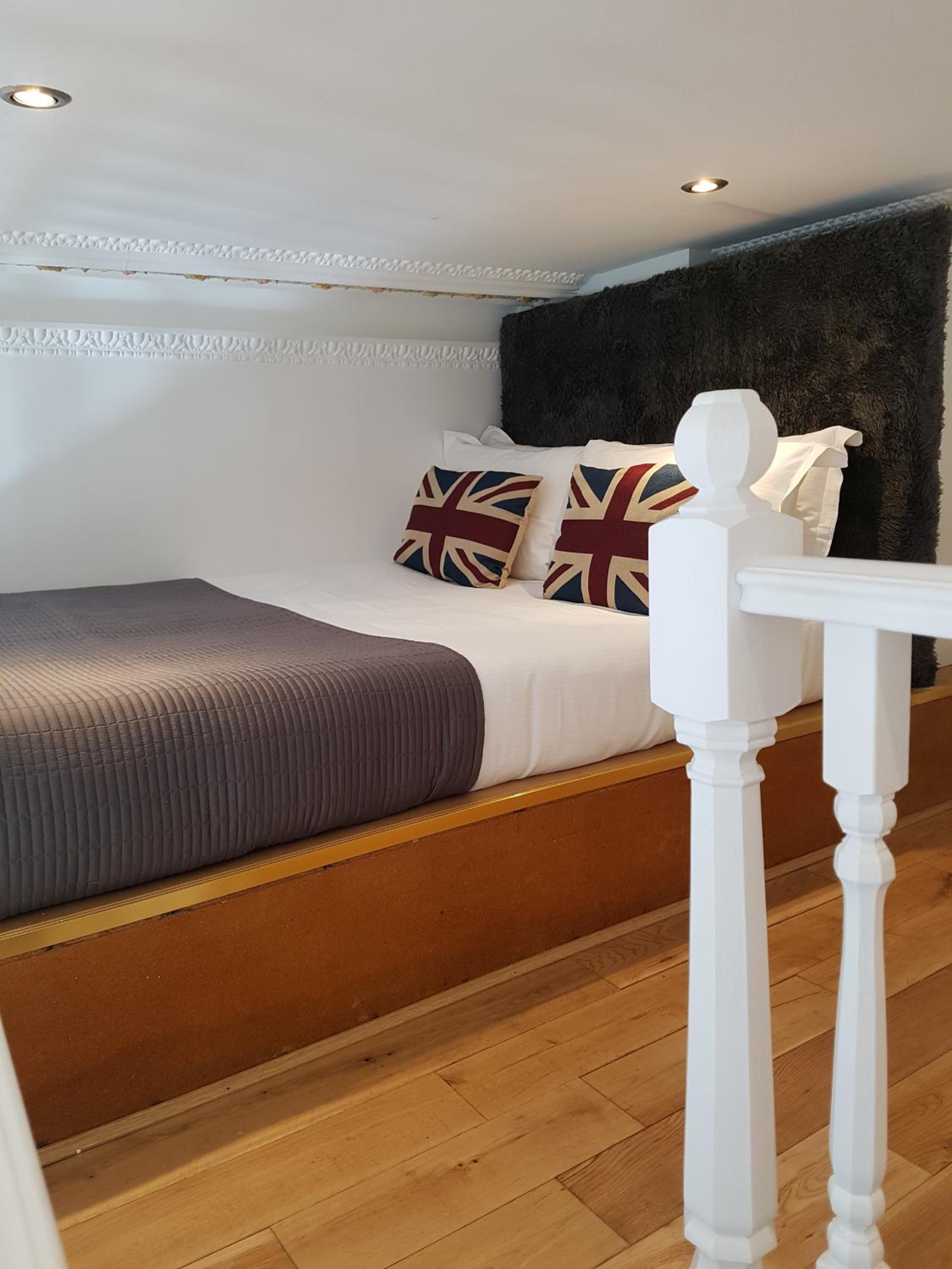 Mezzanine Studio Apartment - Annex