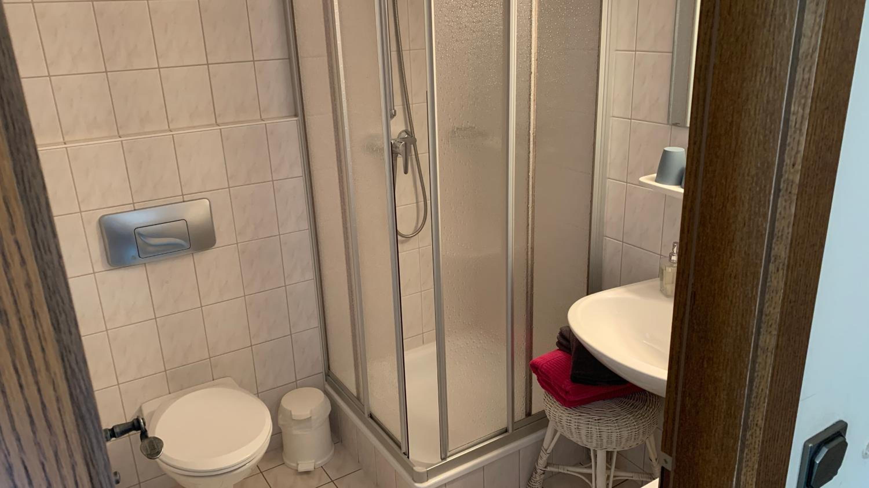 Standard Twin Room - Photo 10