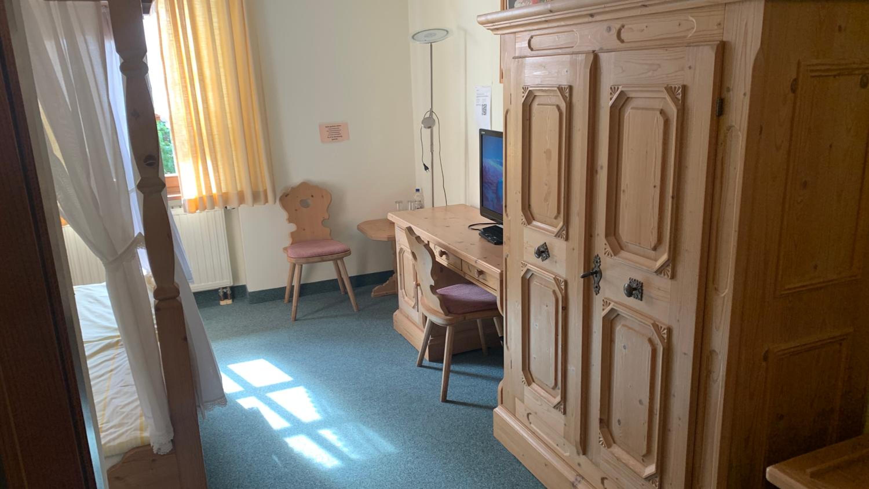 Queen Room with Garden View - Photo 2