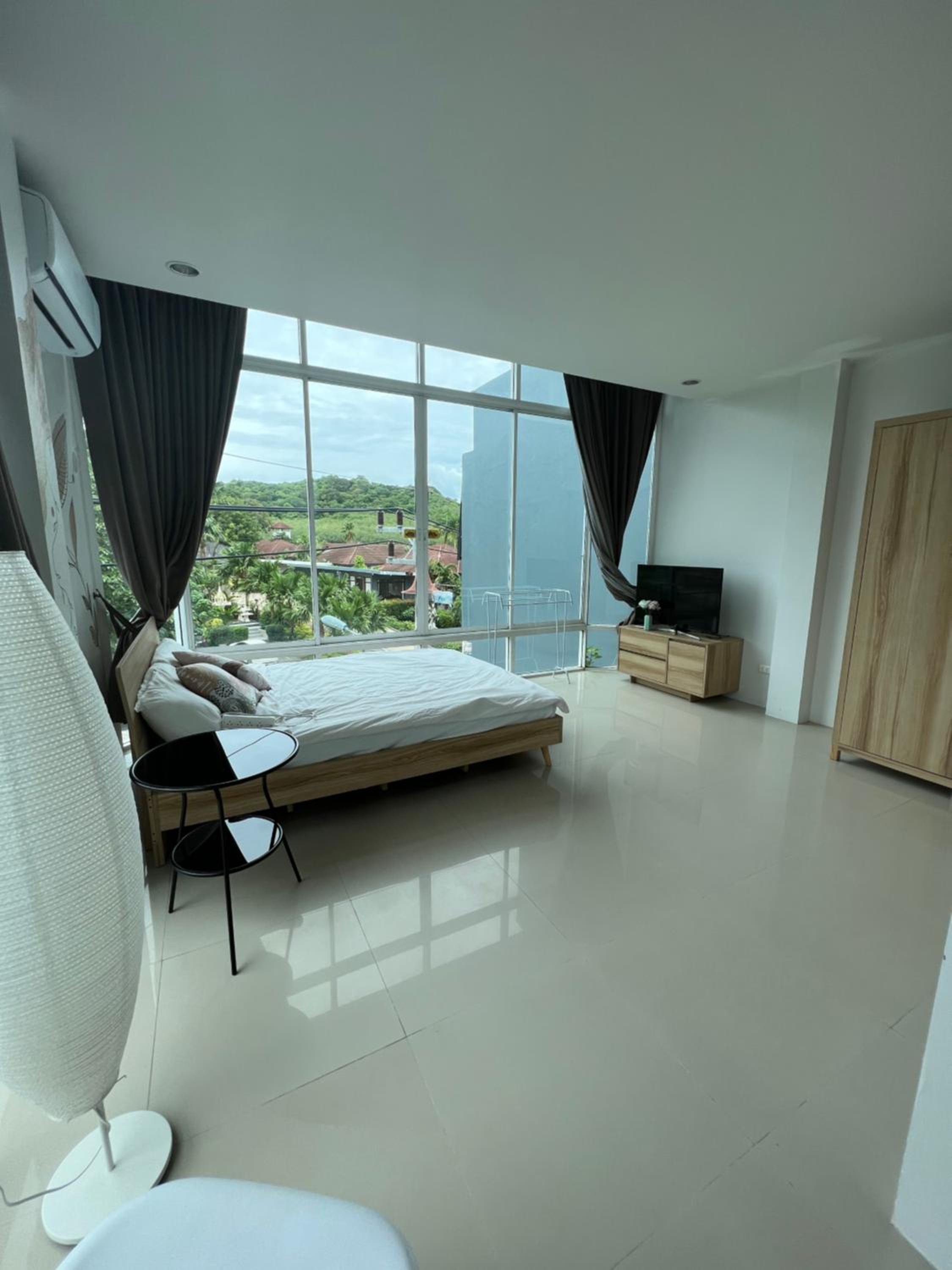 Studio Apartment with Queen Bed - Photo 5