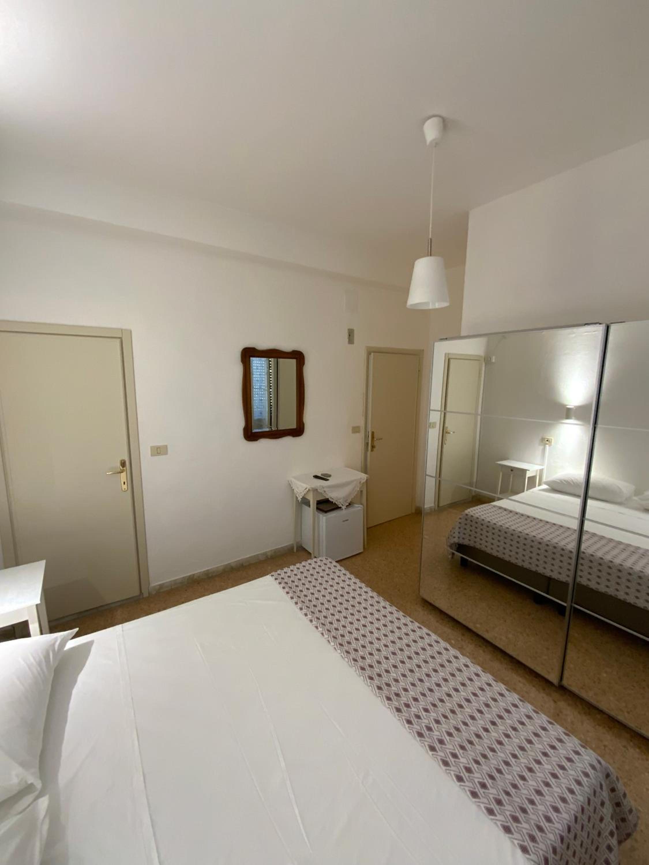 Economy Double Room photo 1