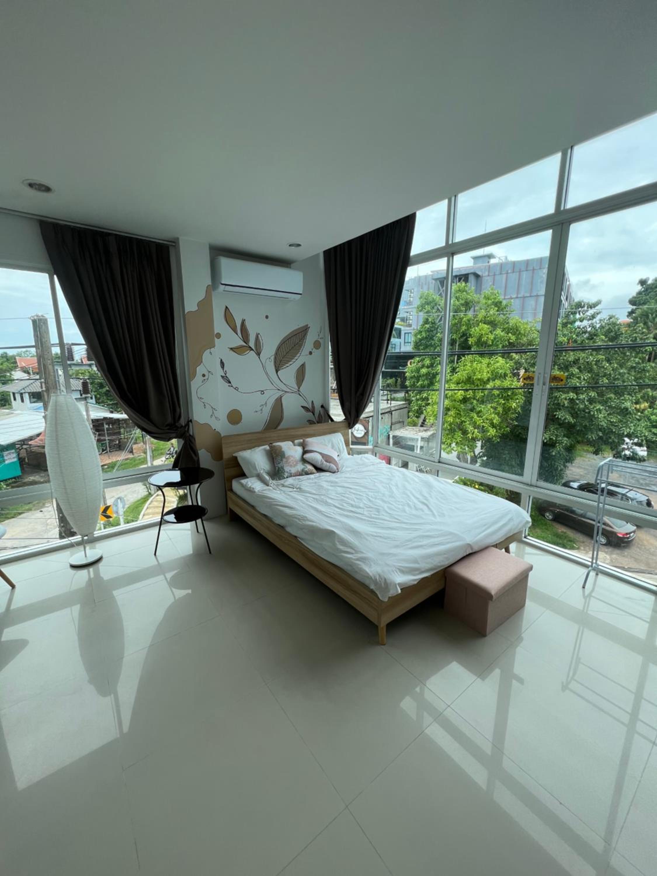 Studio Apartment with Queen Bed - Photo 6