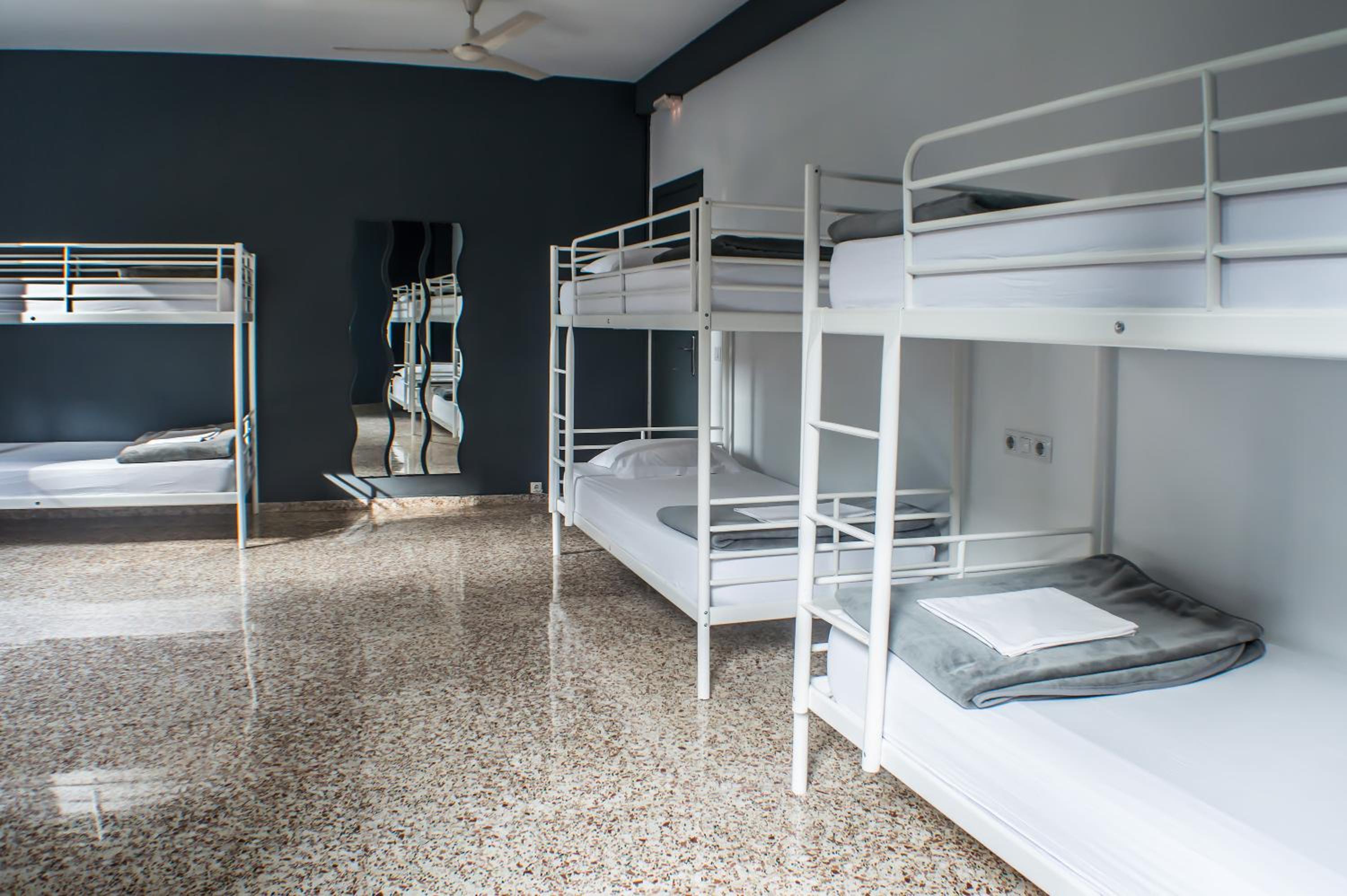 Cama en Dormitorio Mixto de 10 Camas