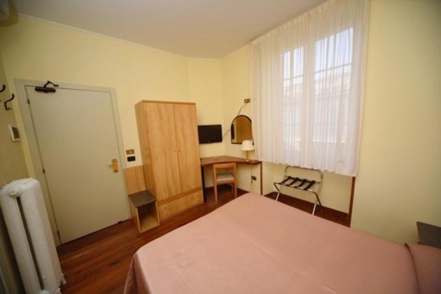 Double or Twin Room photo 3