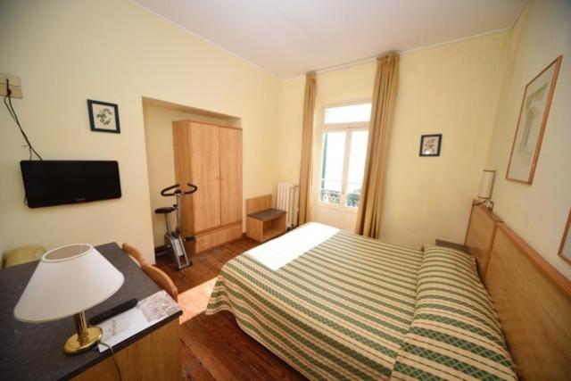 Double or Twin Room with Sea View photo 3