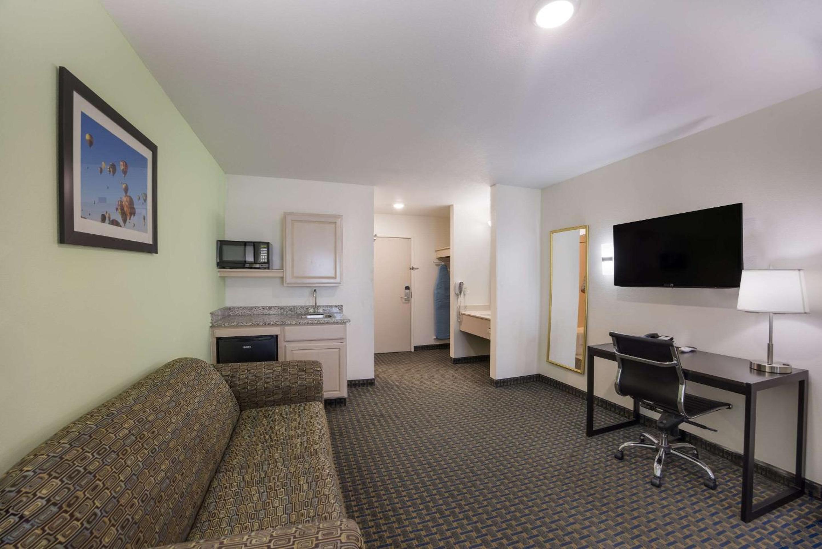 King Suite with Sofa Bed - Non-Smoking