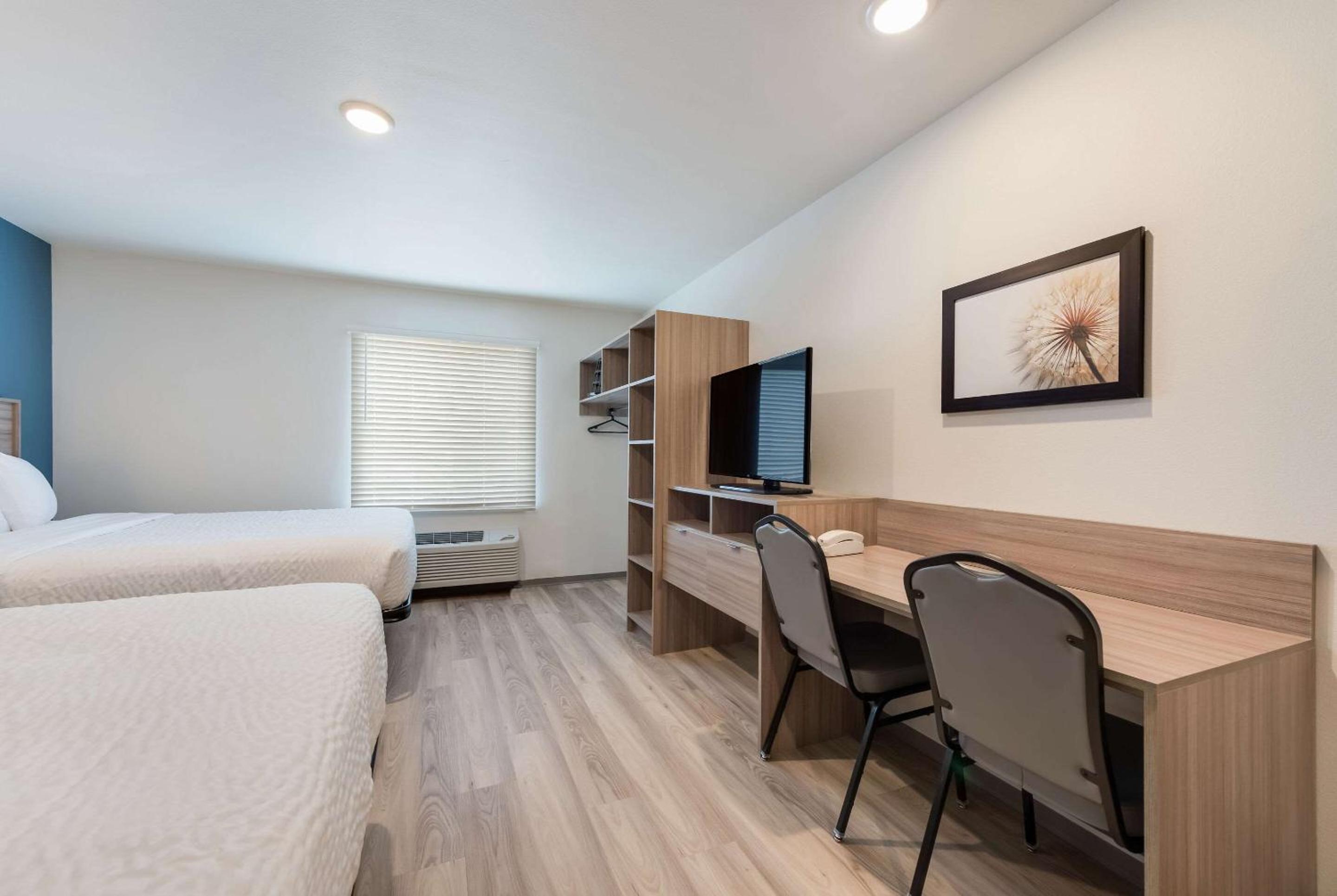 Queen Suite with Two Queen Beds - Non Smoking - Photo 1