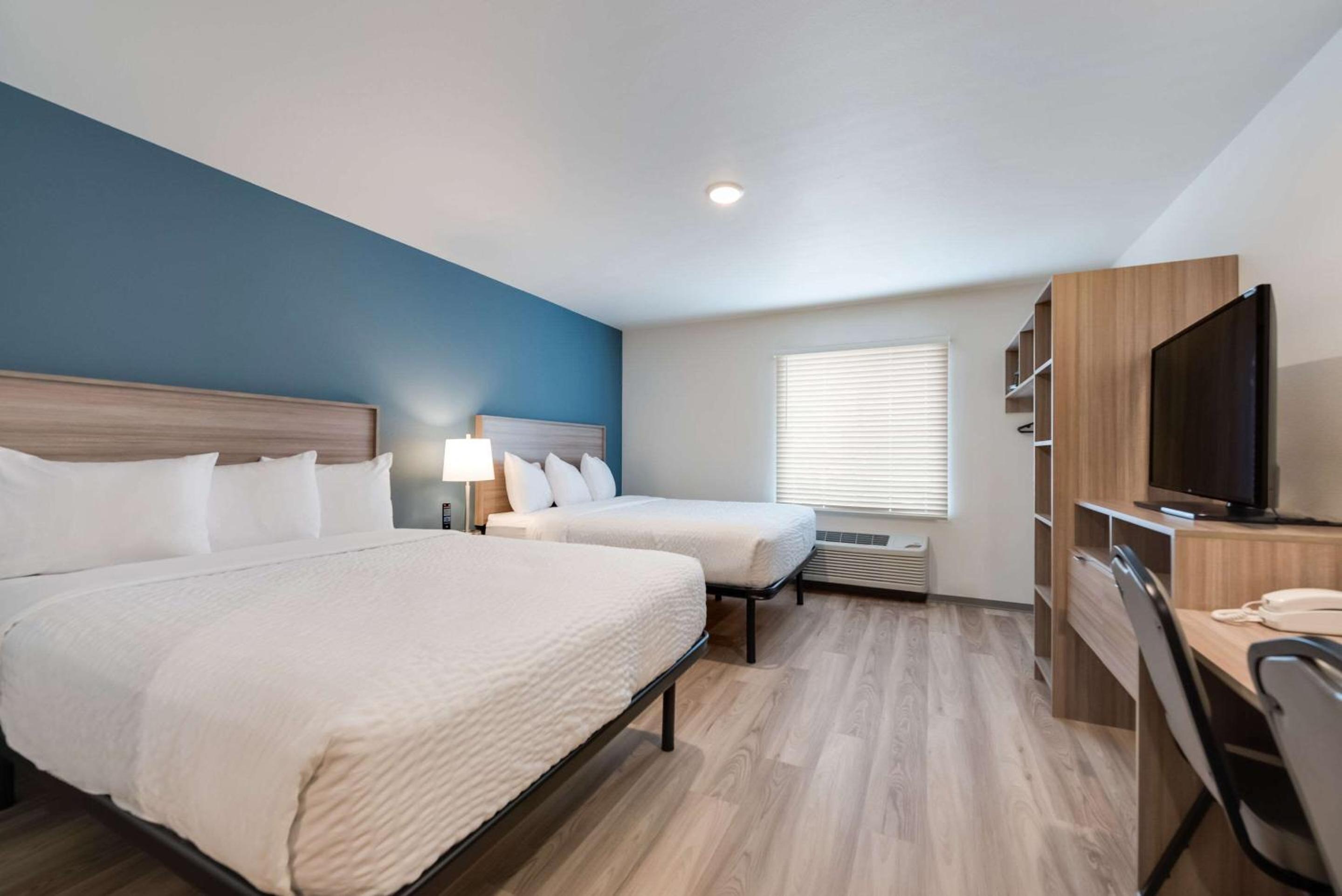 Queen Suite with Two Queen Beds - Non Smoking - Photo 4