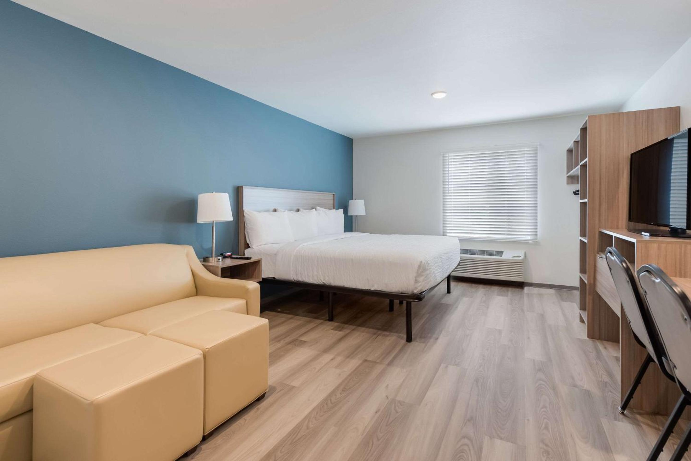 King Room With Sofa Bed And Accessible Tub - Disability Access