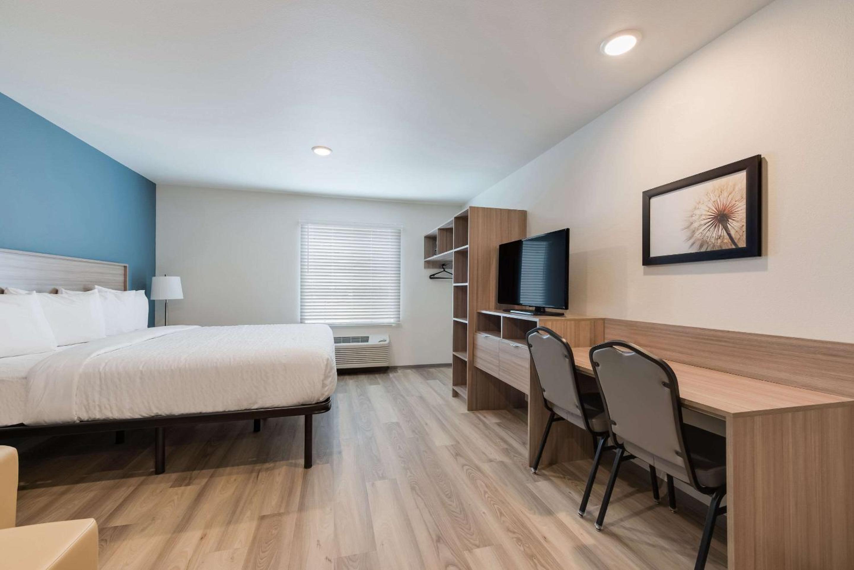 Queen Room with Tub - Disability Access/Non Smoking - Photo 2