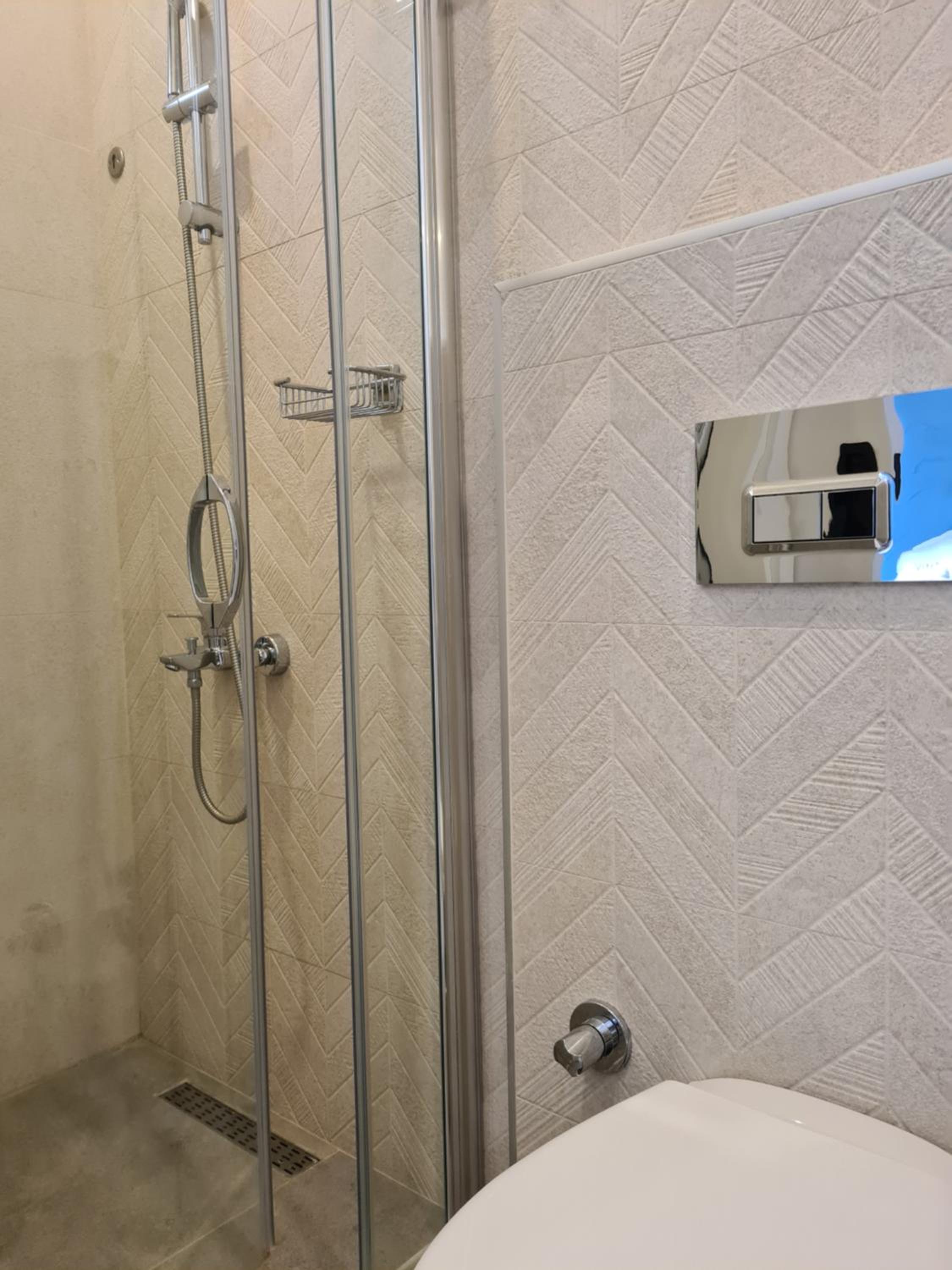 Standard Single Room thumbnail 5