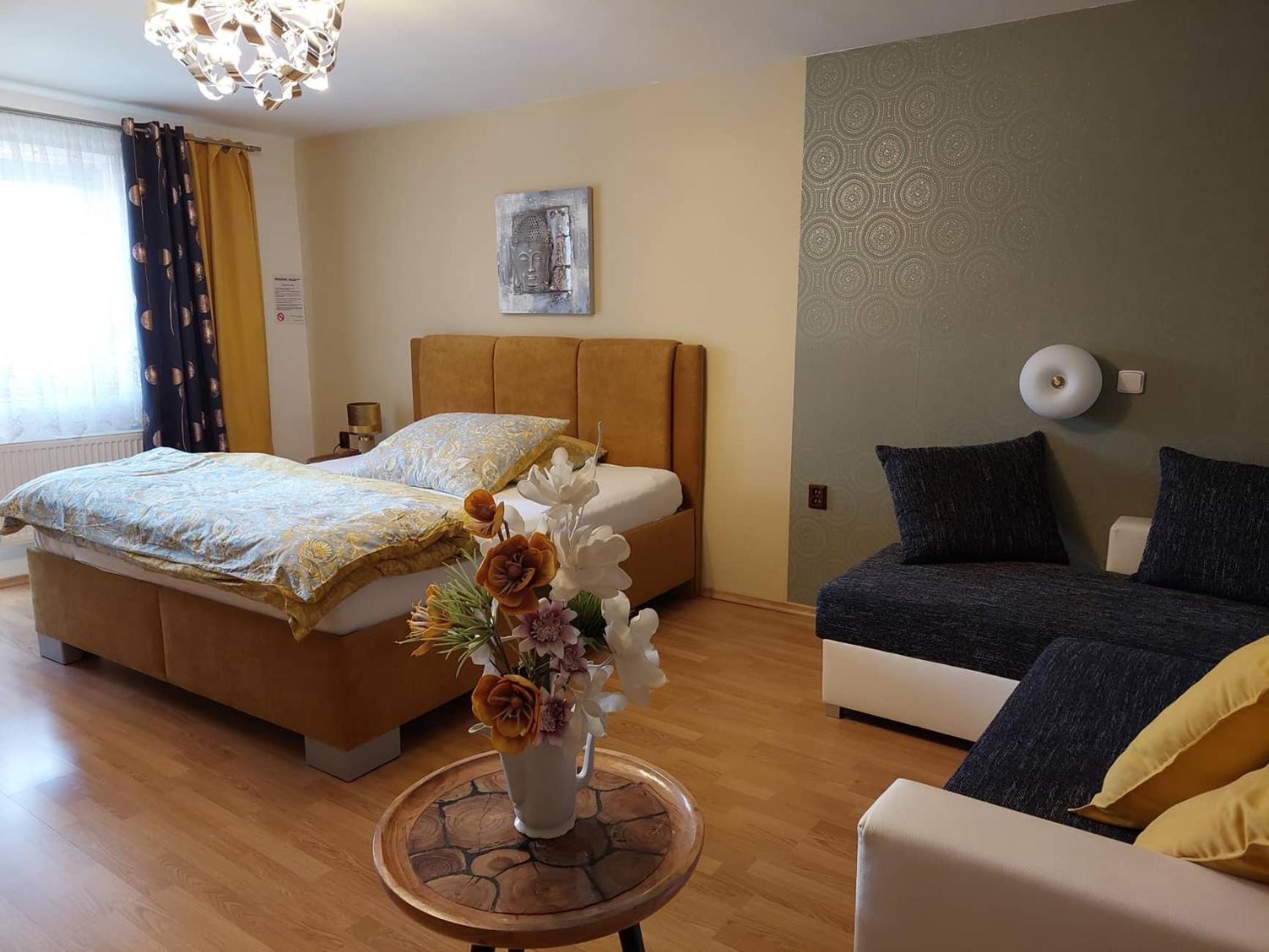 Deluxe Double Room with Bath - Photo 2