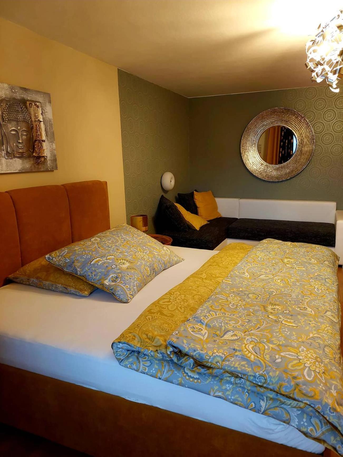 Deluxe Double Room with Bath - Photo 5
