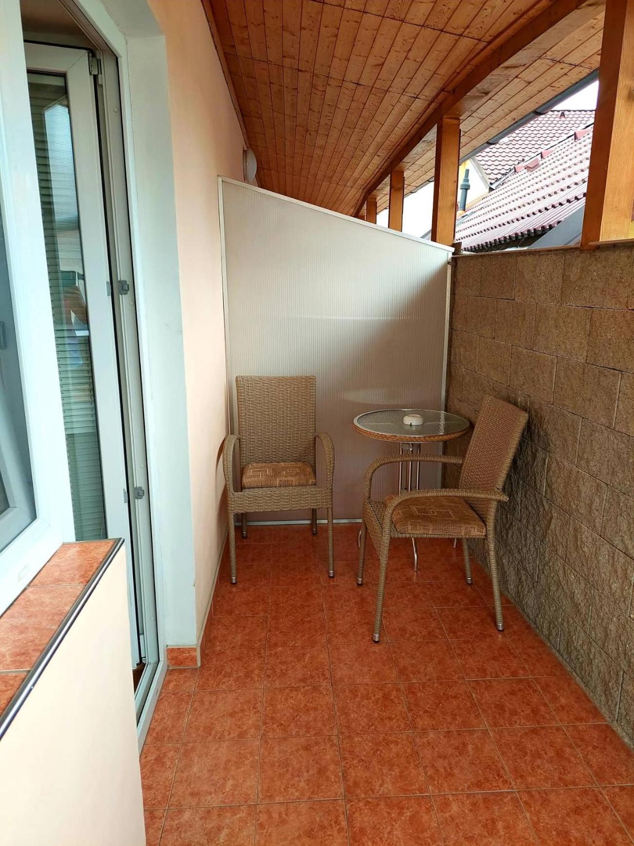 Deluxe Double Room with Bath - Photo 9