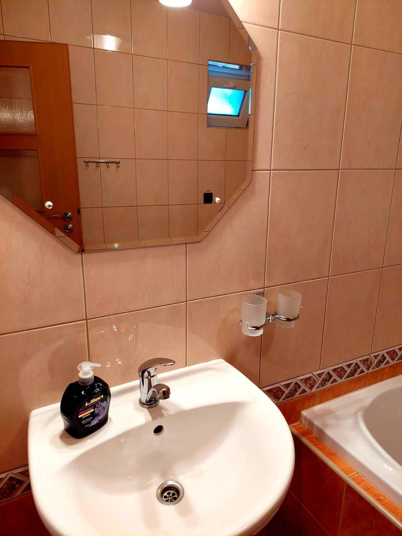 Deluxe Double Room with Bath - Photo 7