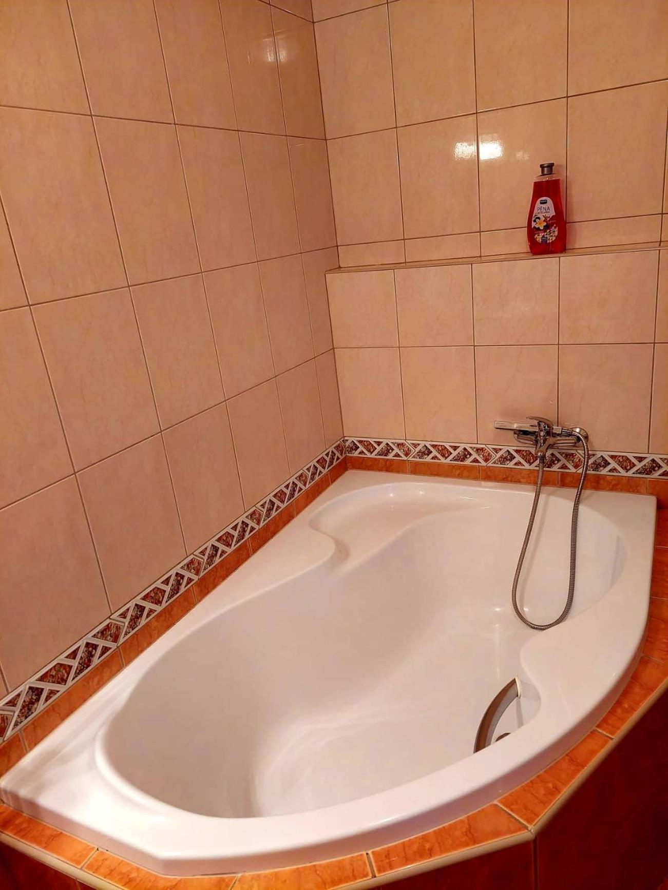 Deluxe Double Room with Bath - Photo 8