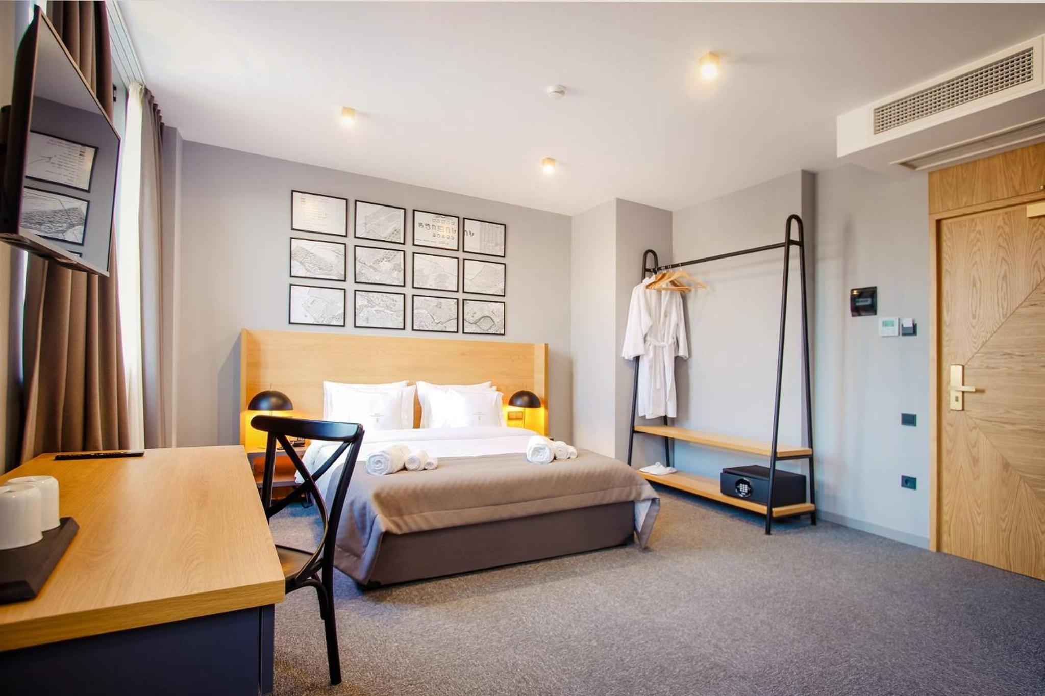 Quadruple Room - Photo 1