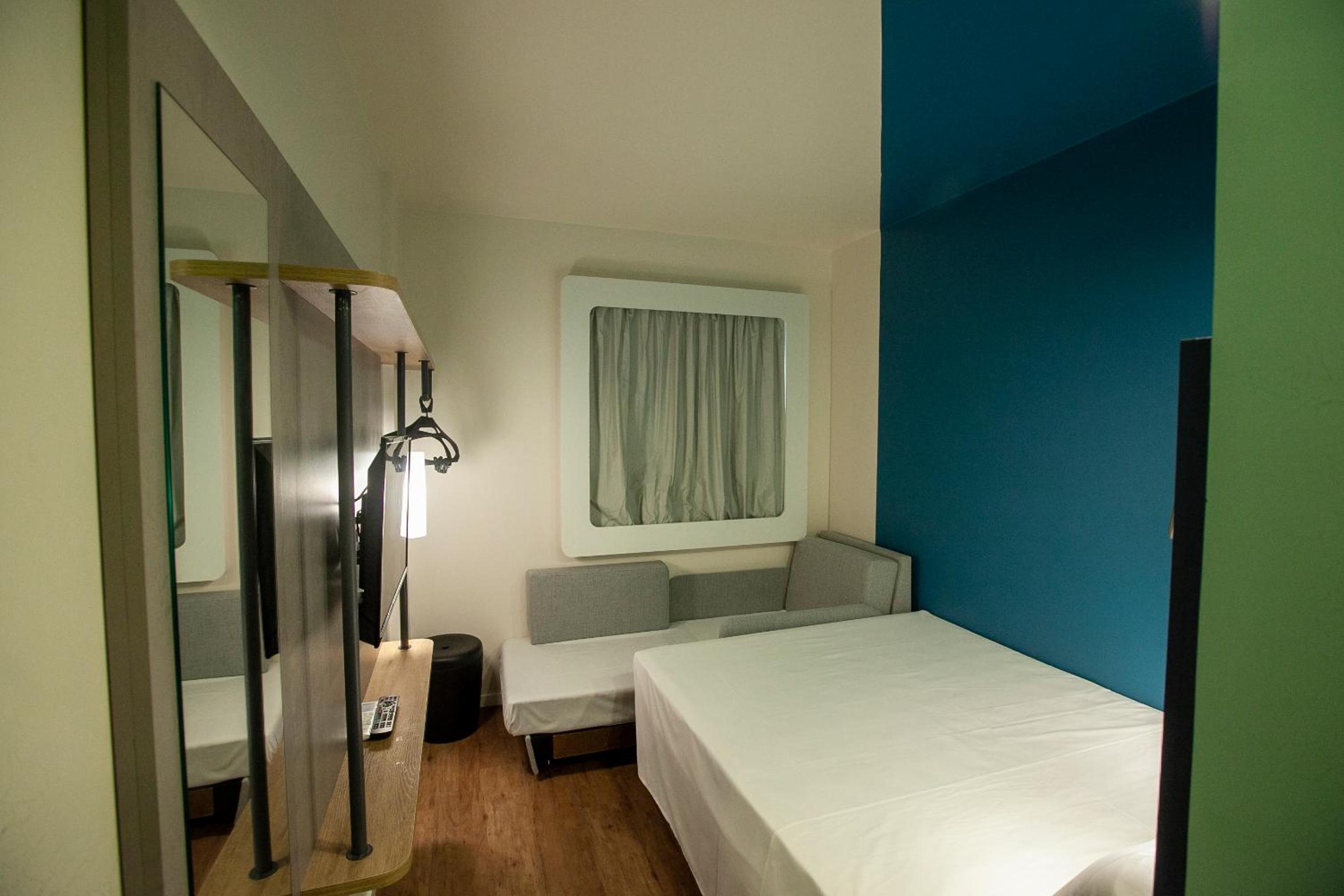 Standard Double Room with Sofa - Photo 7