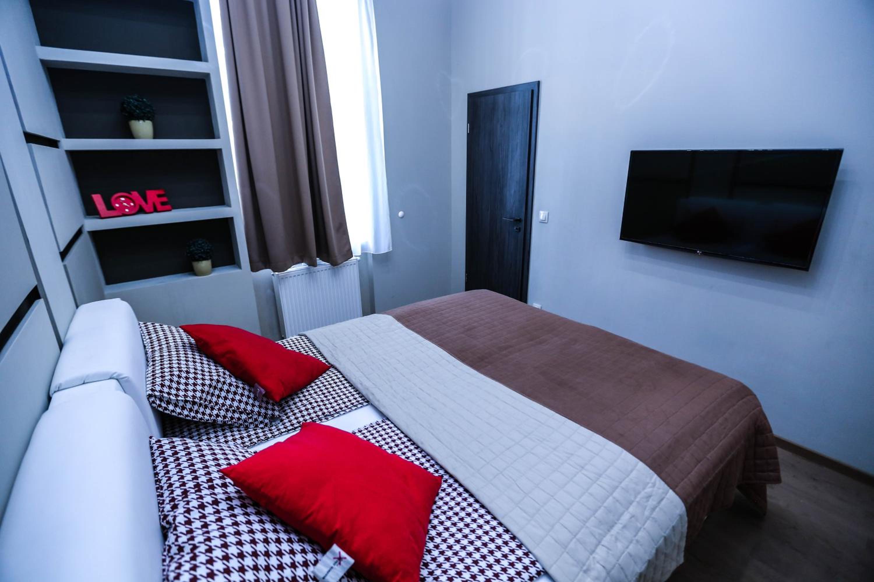 Two-Bedroom Apartment - Photo 8