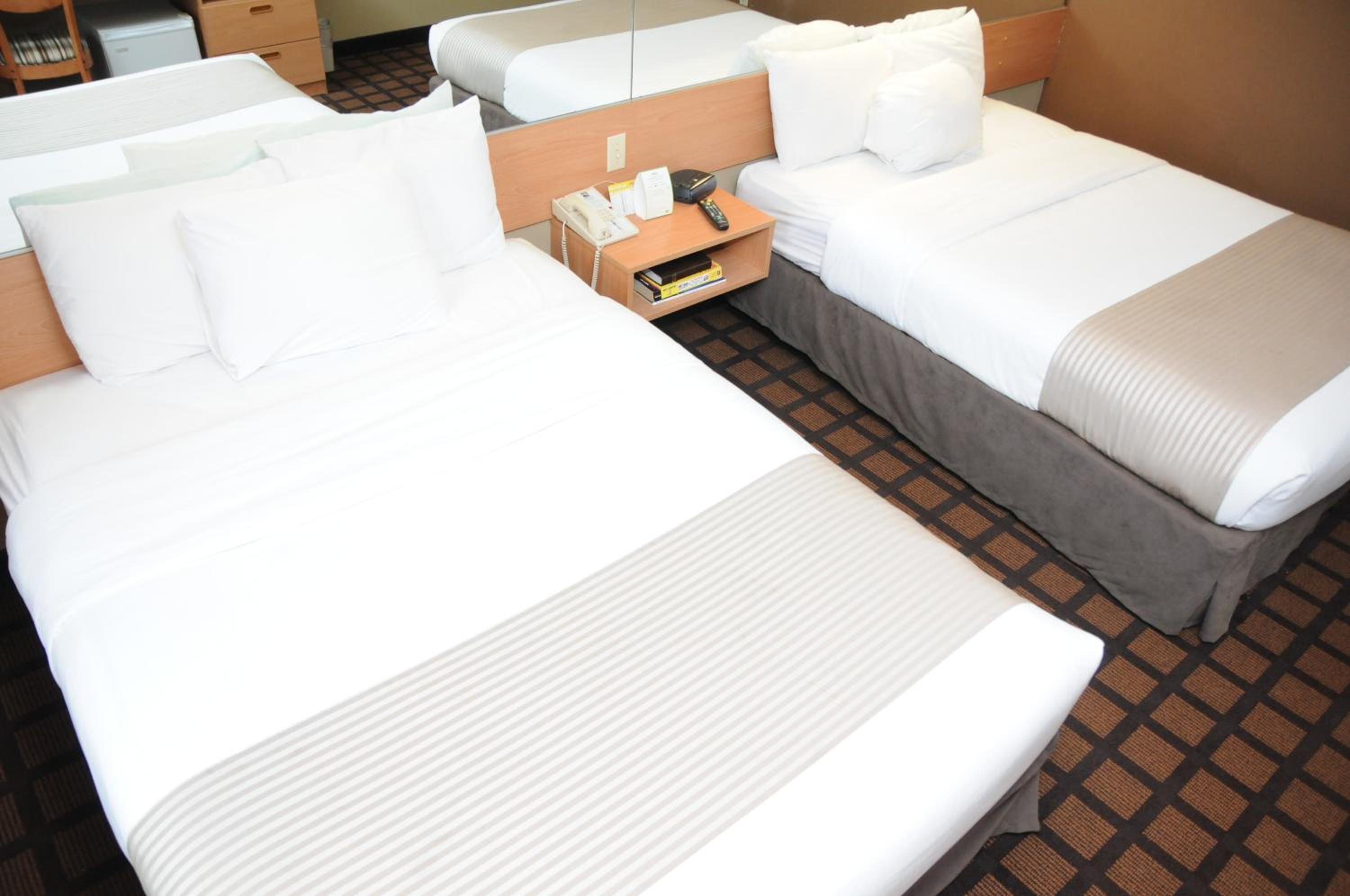 Queen Room with Two Queen Beds - Non-Smoking photo 1