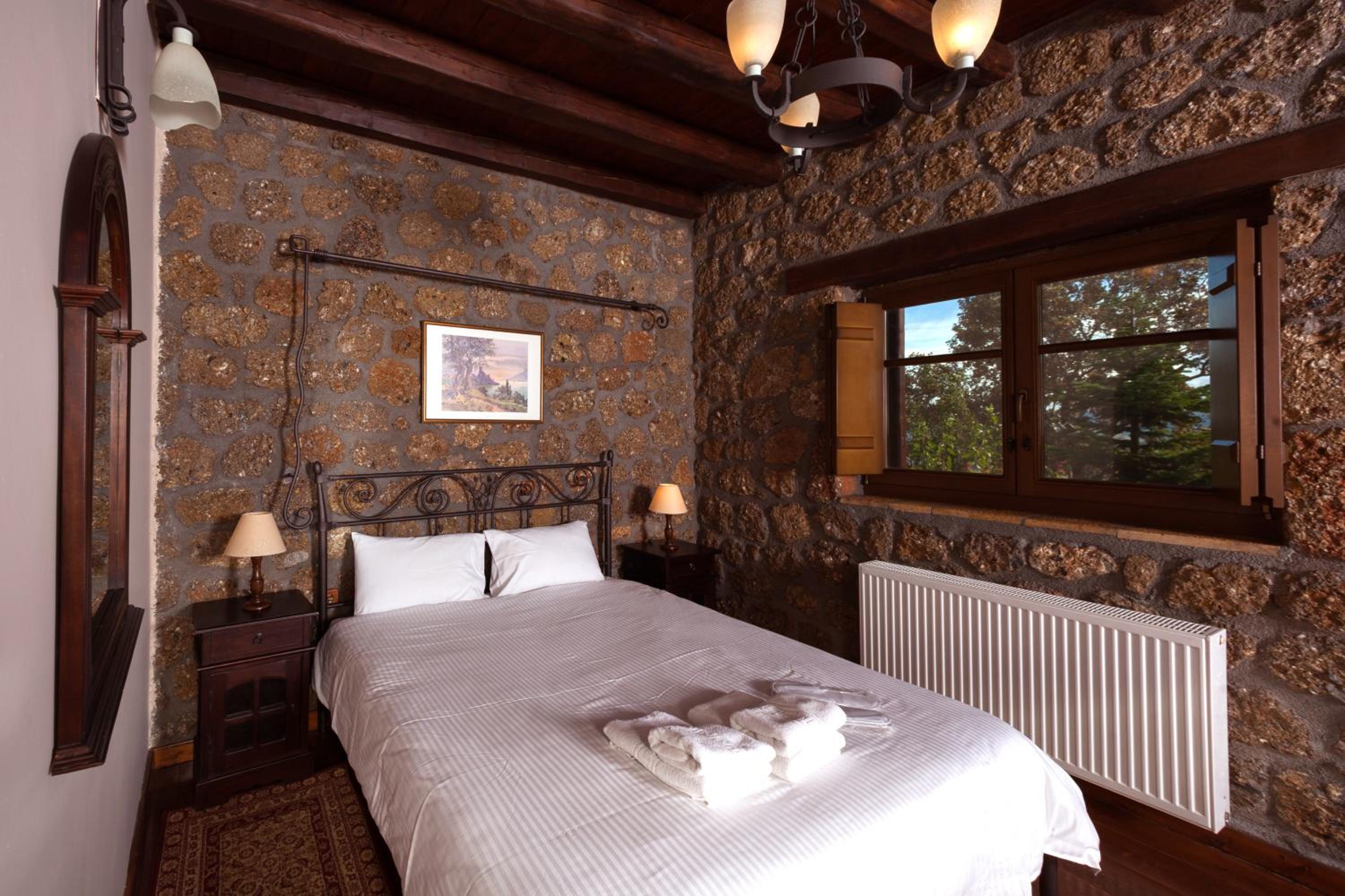 Double Room with Fireplace and Spa Bath