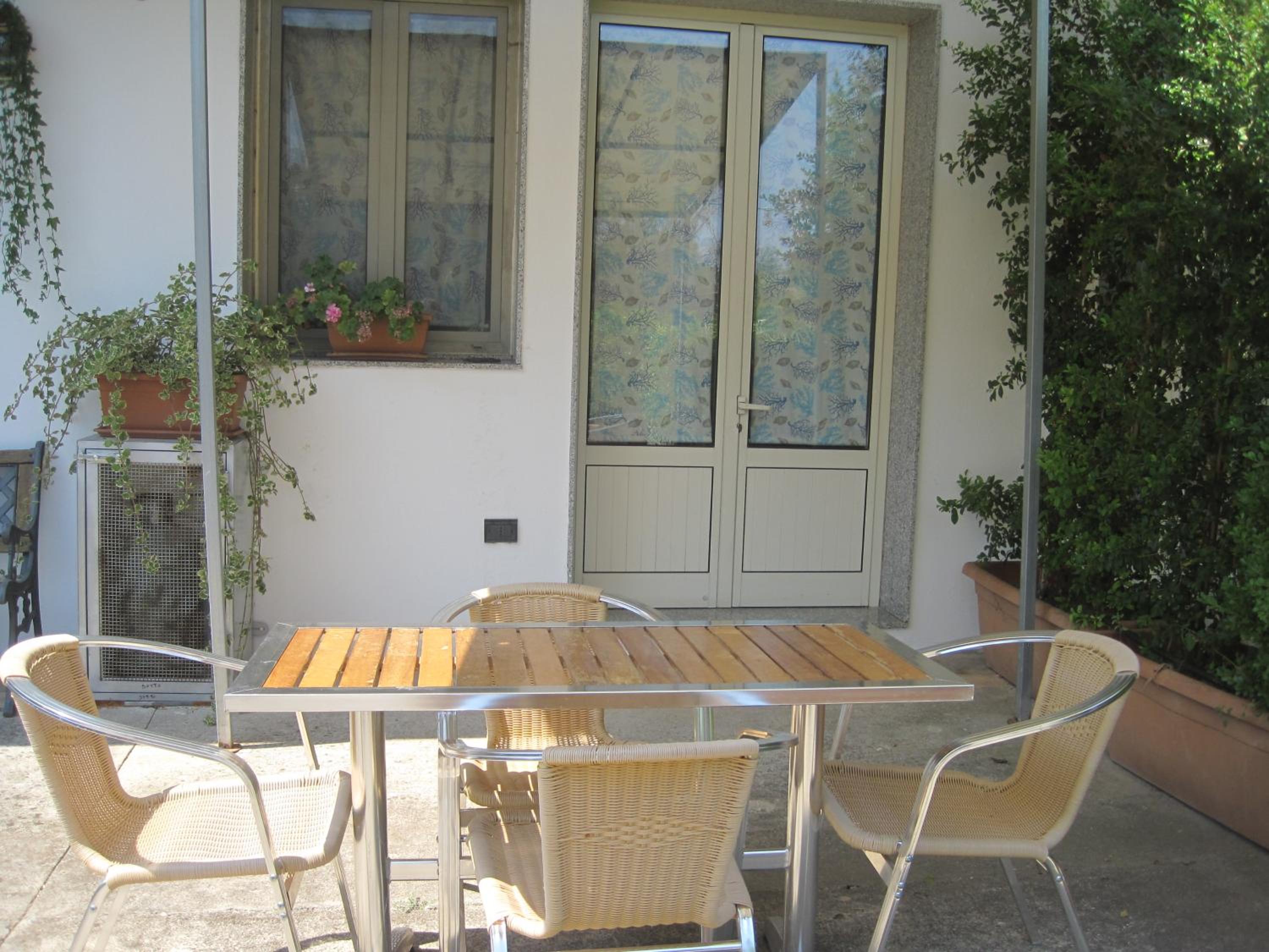 Double or Twin Room with Garden View - Photo 3