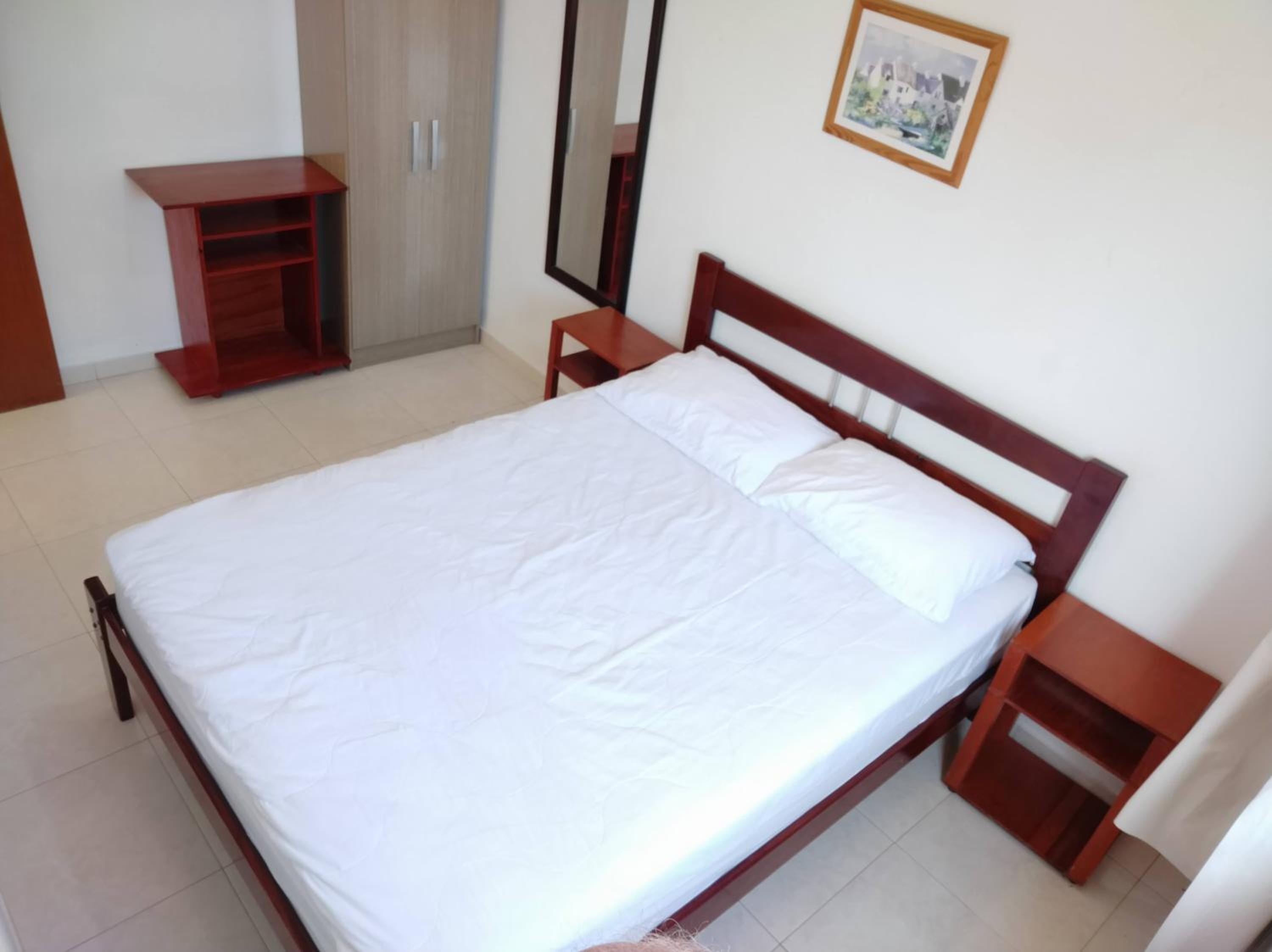 One-Bedroom Apartment - 2 photo 1