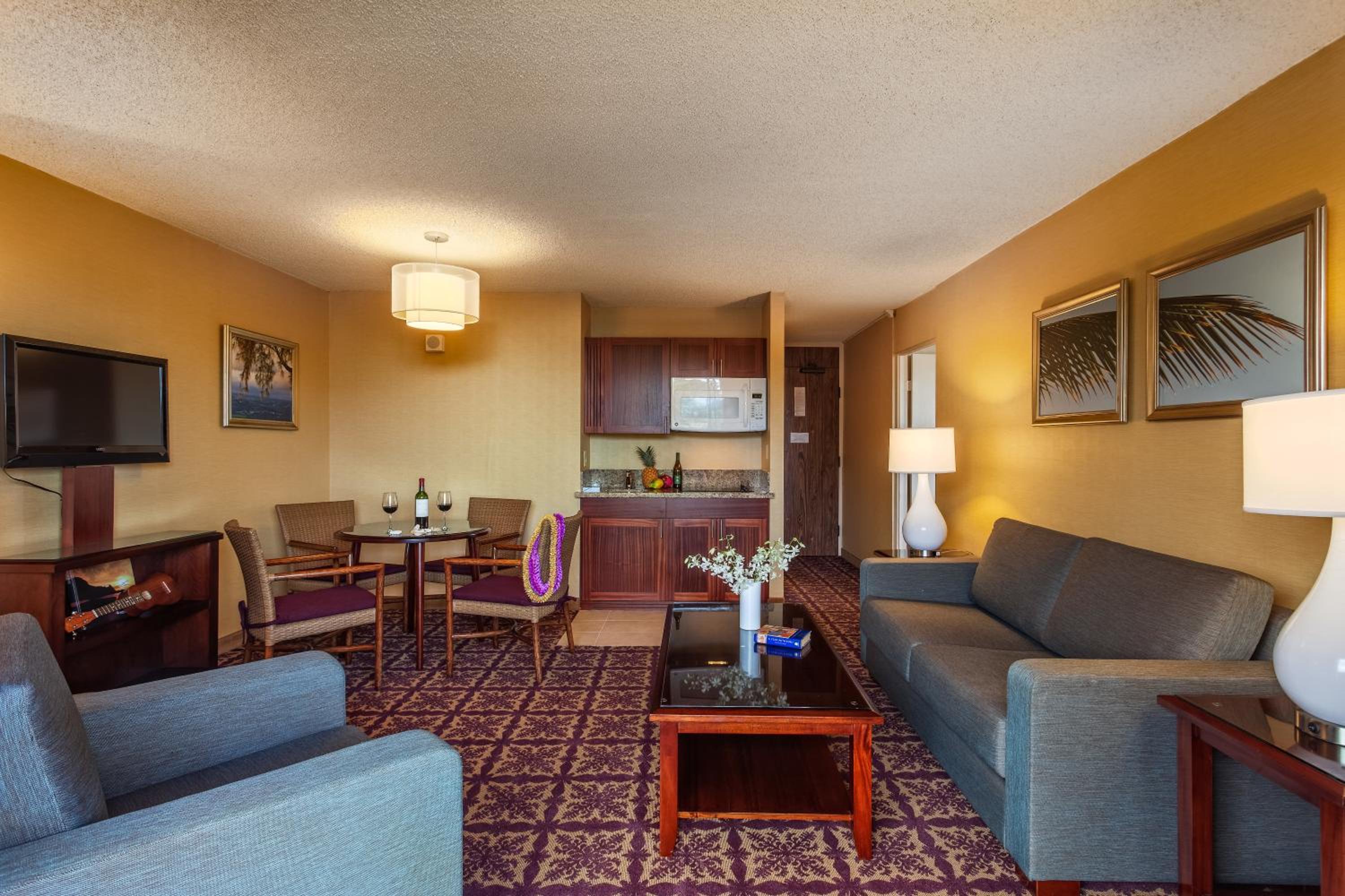 1-Bedroom Banyan Suite W/ Kitchenette