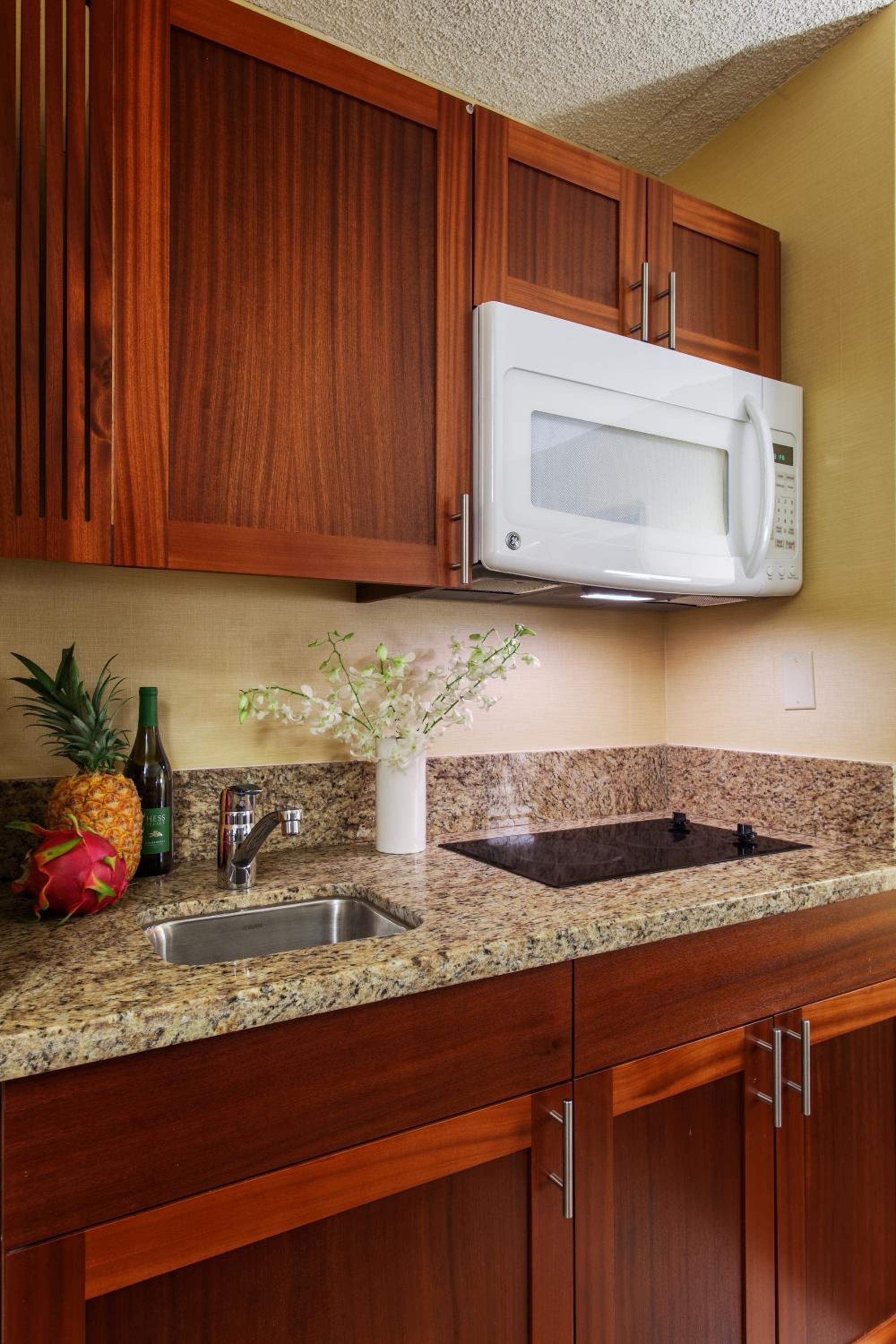 1-Bedroom Banyan Suite W/ Kitchenette