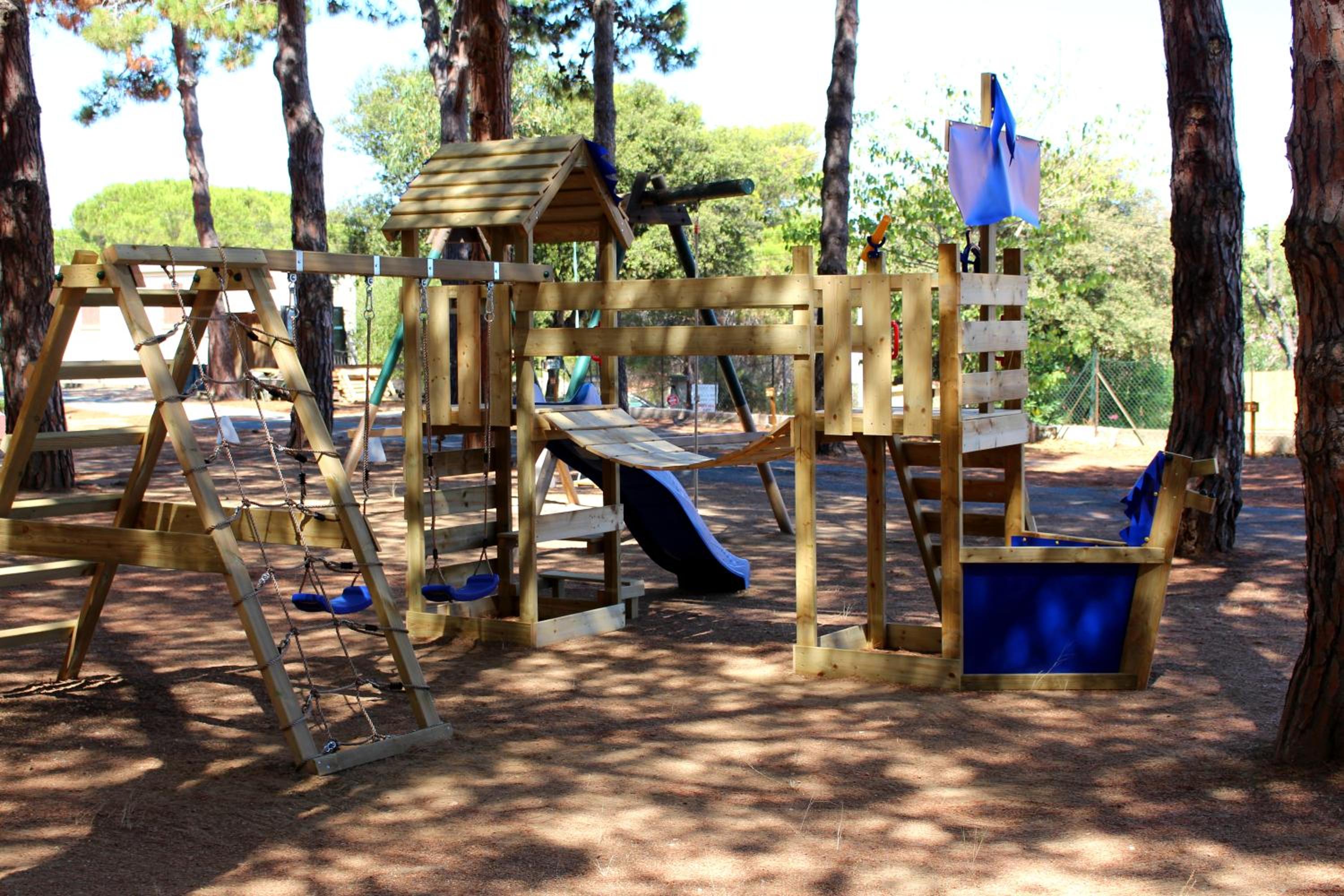 Bungalow (2 Adults + 1 Child) photo 2