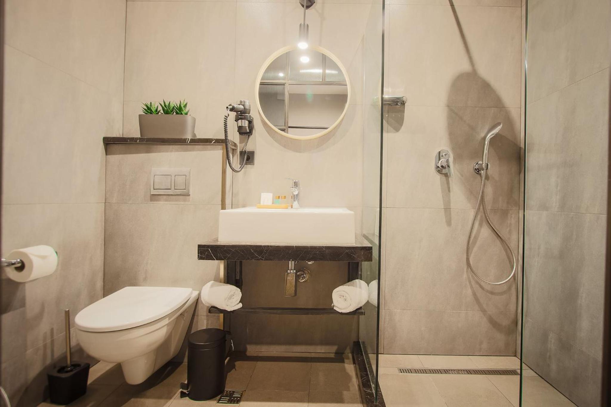 Standard Double Room - Photo 12