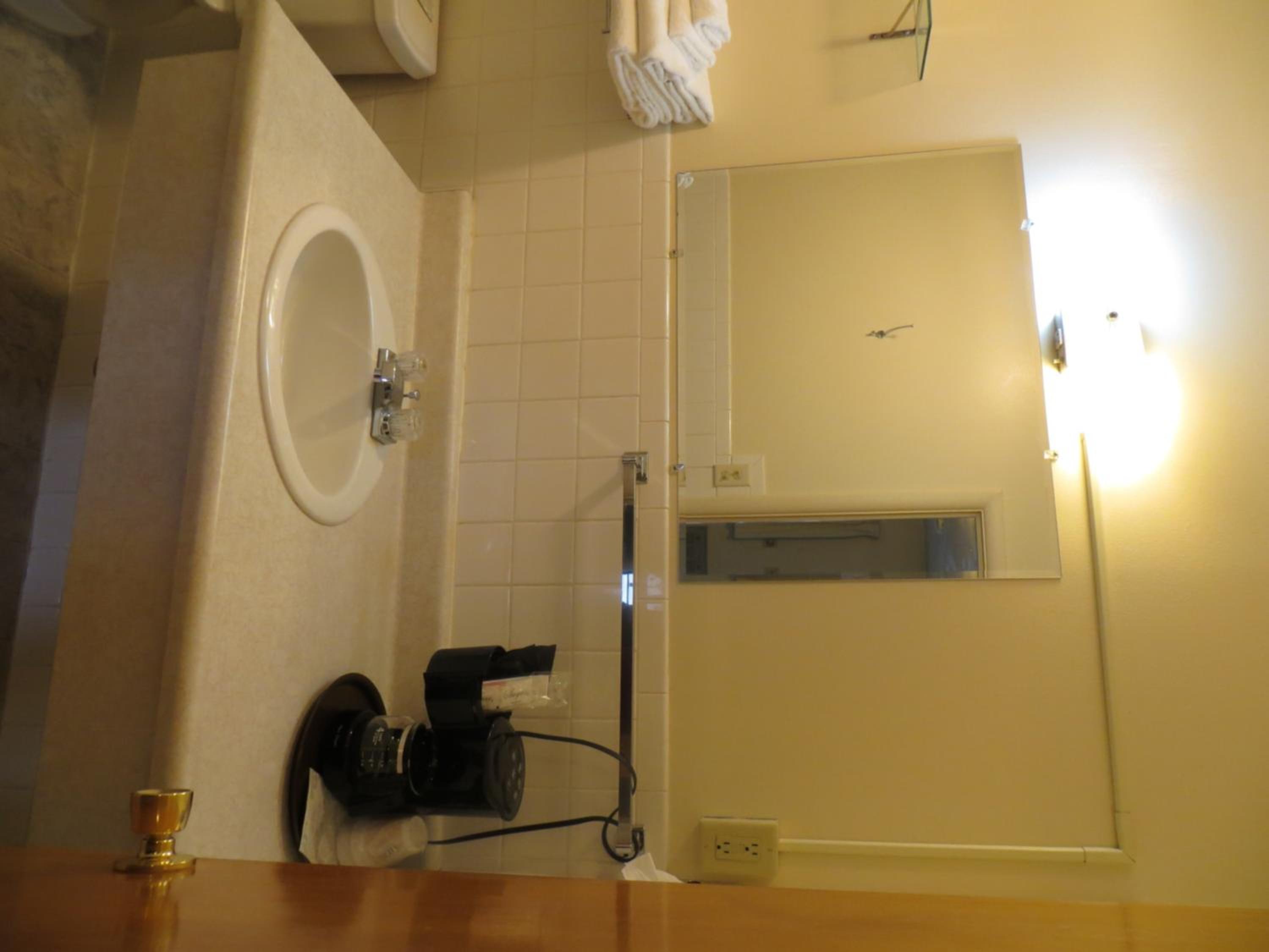 Queen Room photo 2