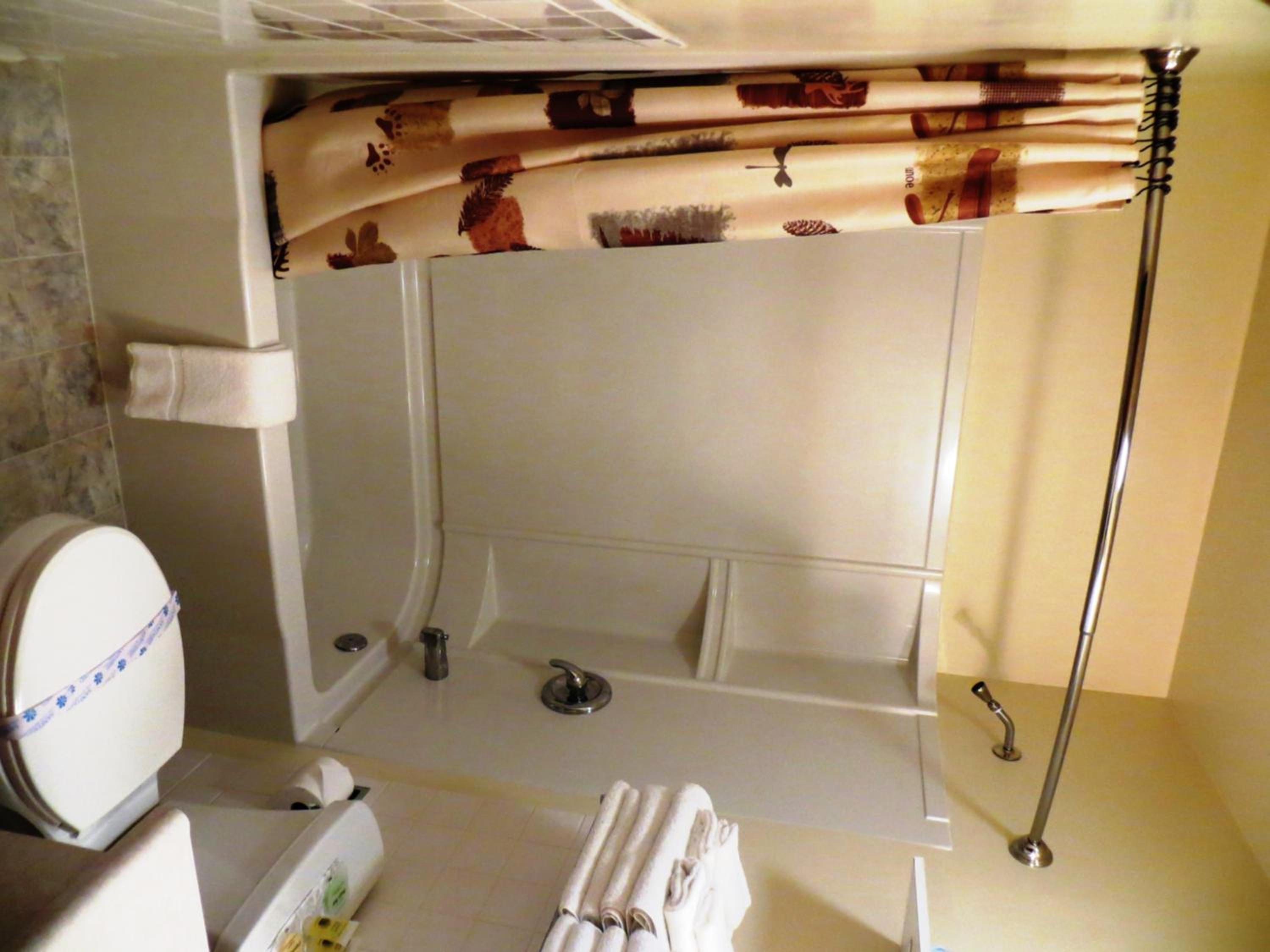 Queen Room with Two Queen Beds photo 3