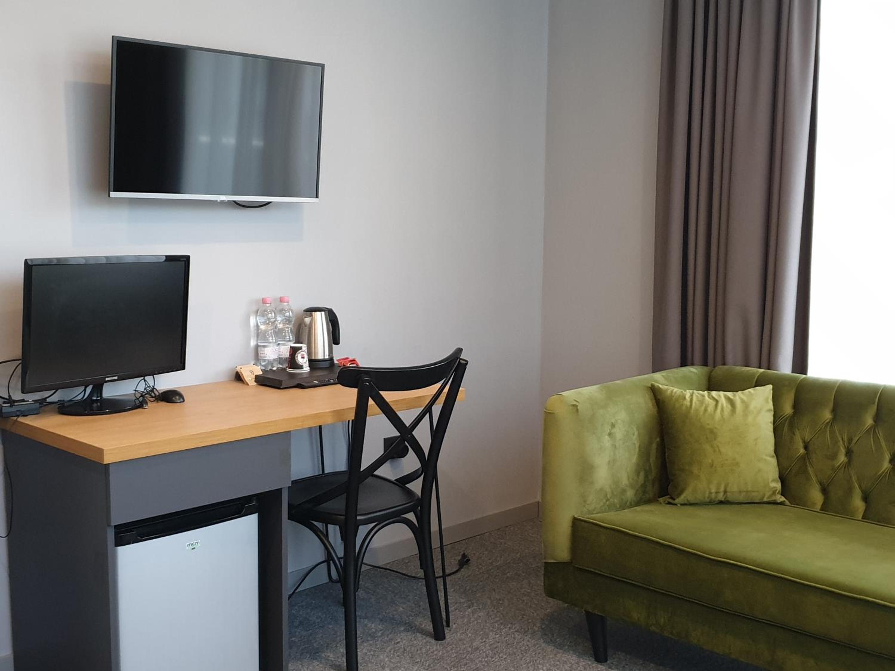 Deluxe Suite - Photo 9