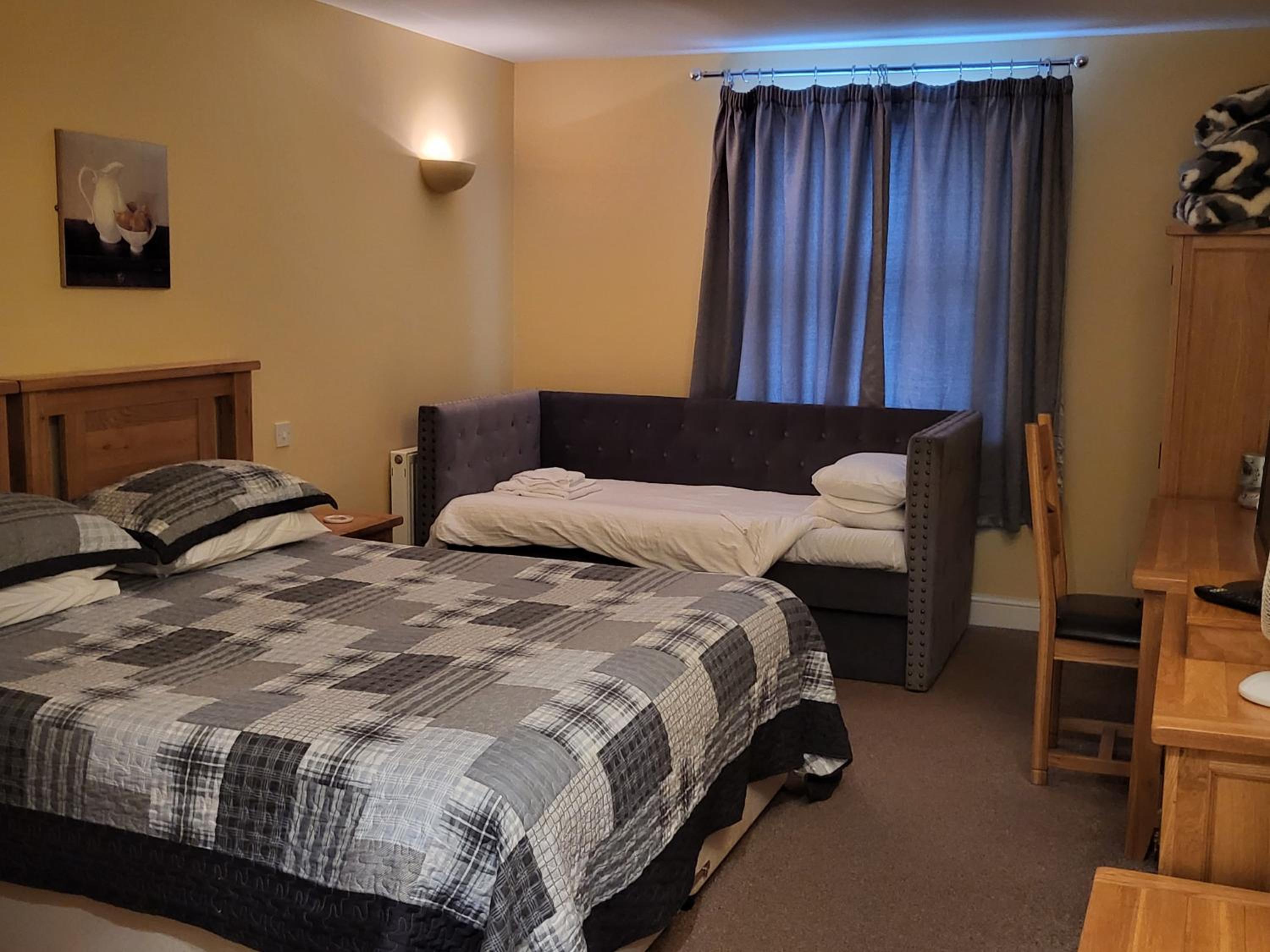 Family Room with Ensuite (Twin/Double)  photo 2