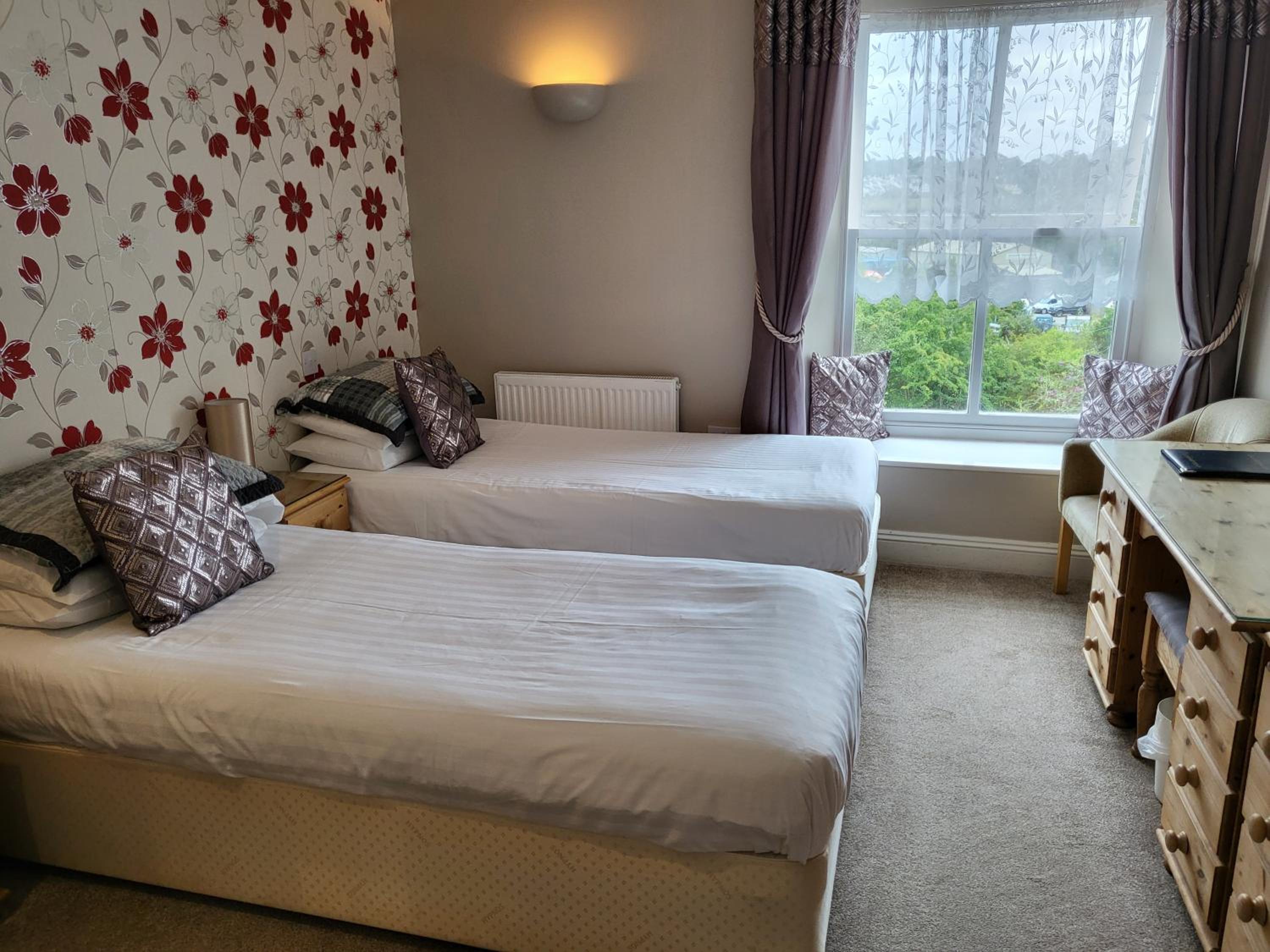 Double or Twin Room with Bathroom photo 3