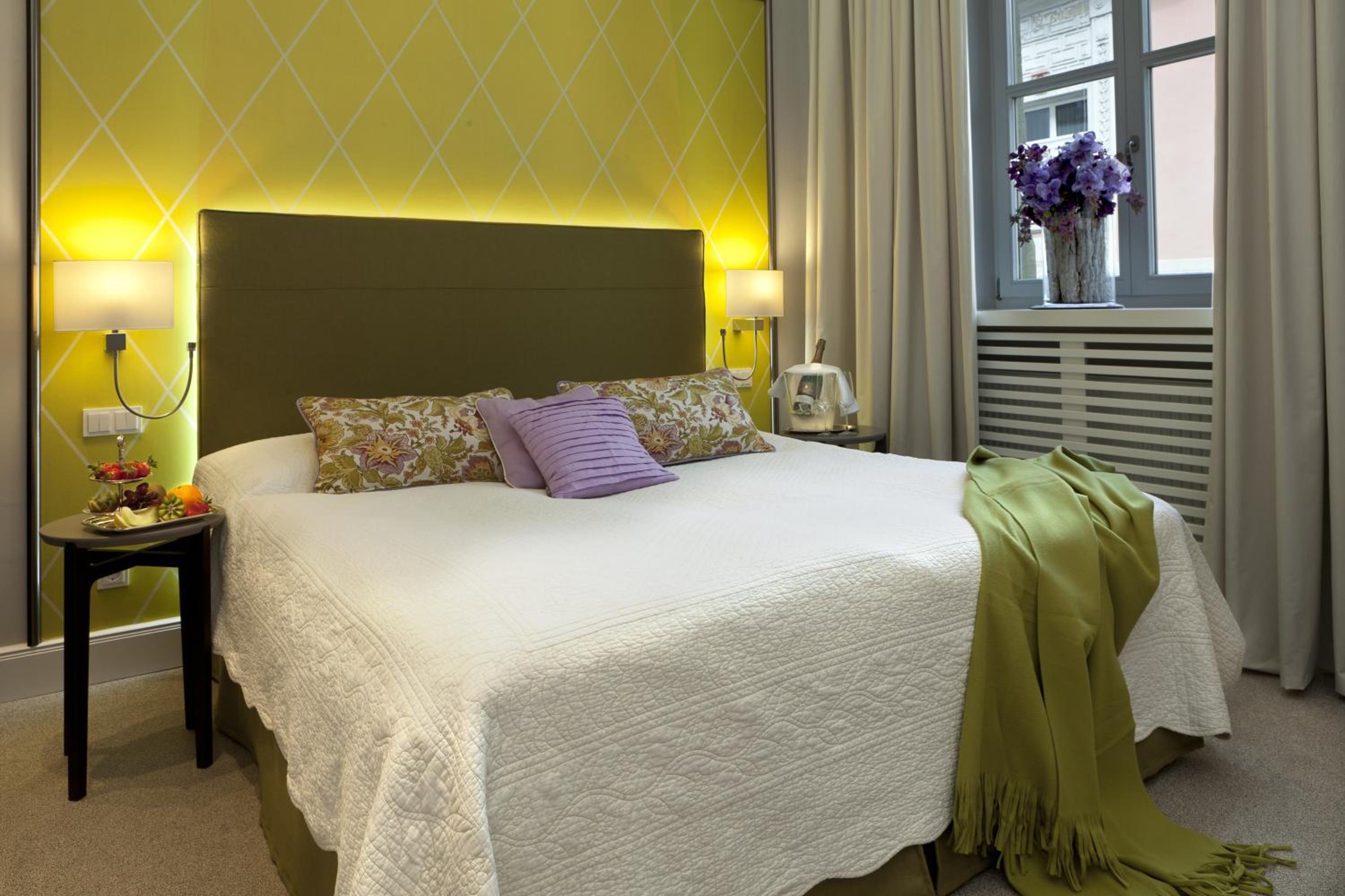 Deluxe Double Room with Shower - Photo 6